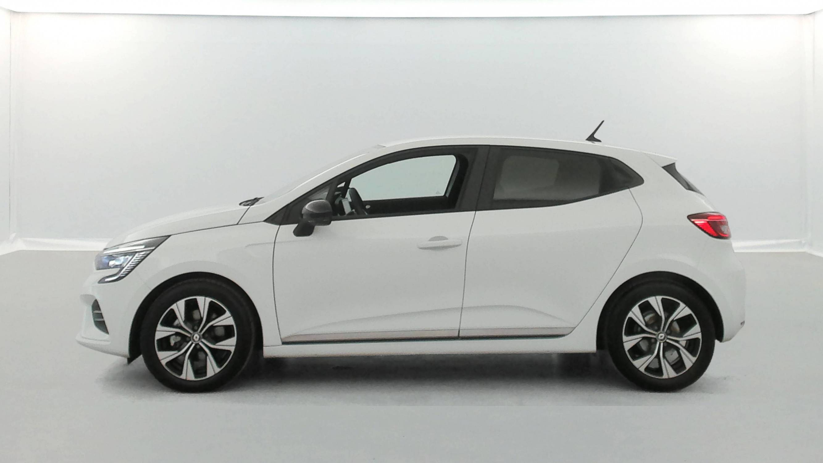 Vente en ligne Renault Clio 5 Clio E-Tech full hybrid 145 au prix de 17 499 €
