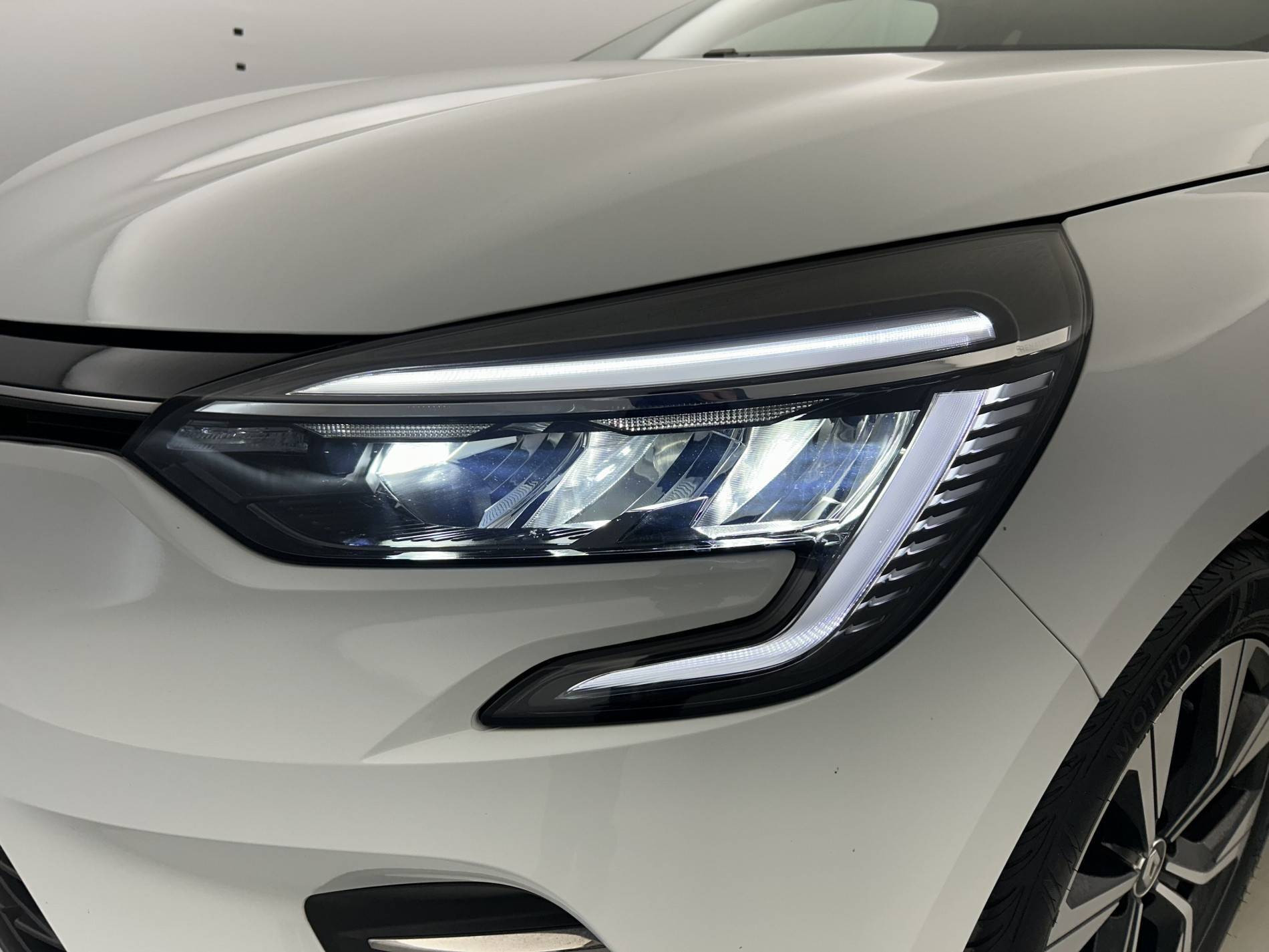 Vente en ligne Renault Clio 5 Clio E-Tech full hybrid 145 au prix de 17 499 €