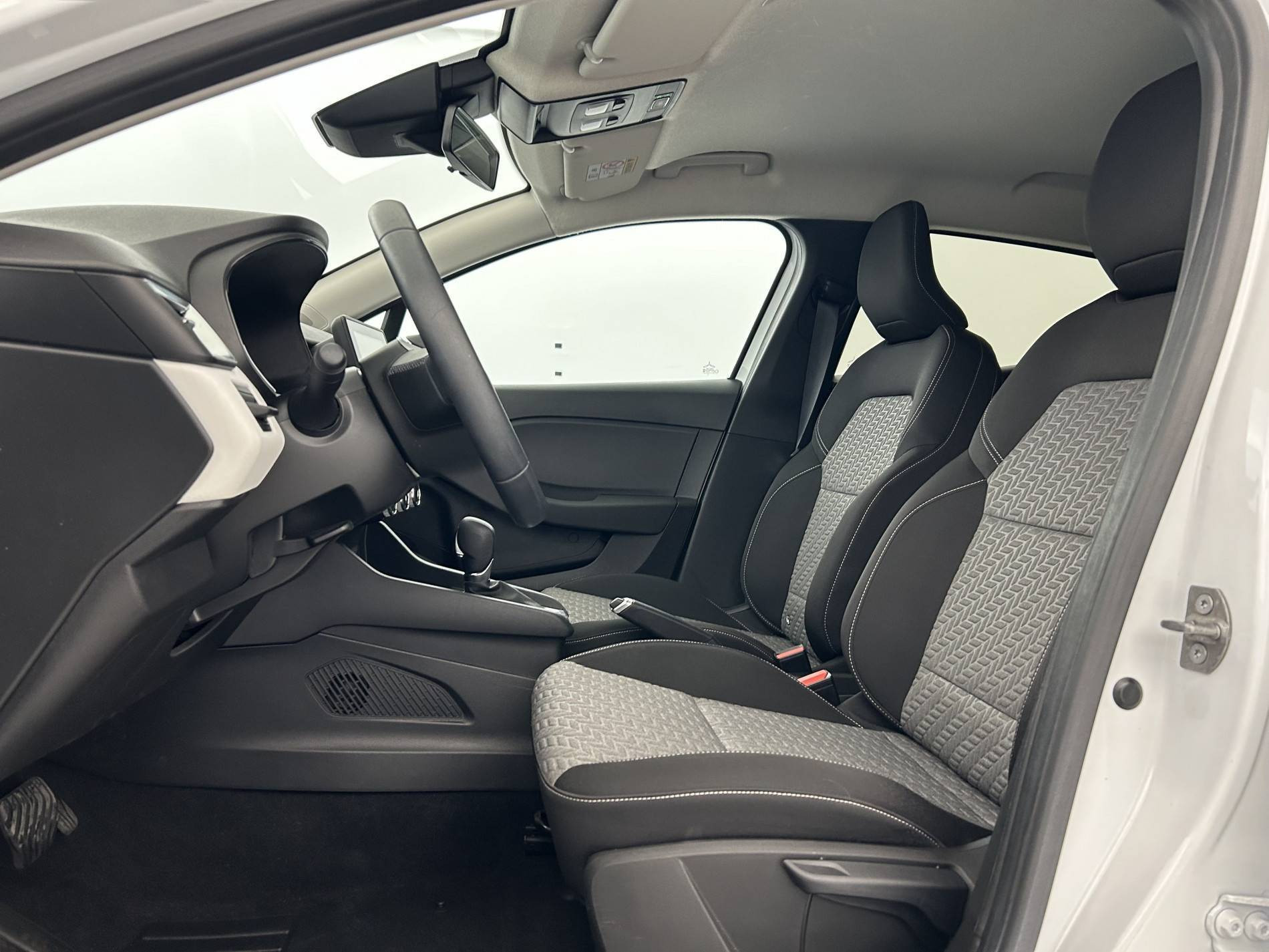 Vente en ligne Renault Clio 5 Clio E-Tech full hybrid 145 au prix de 17 499 €