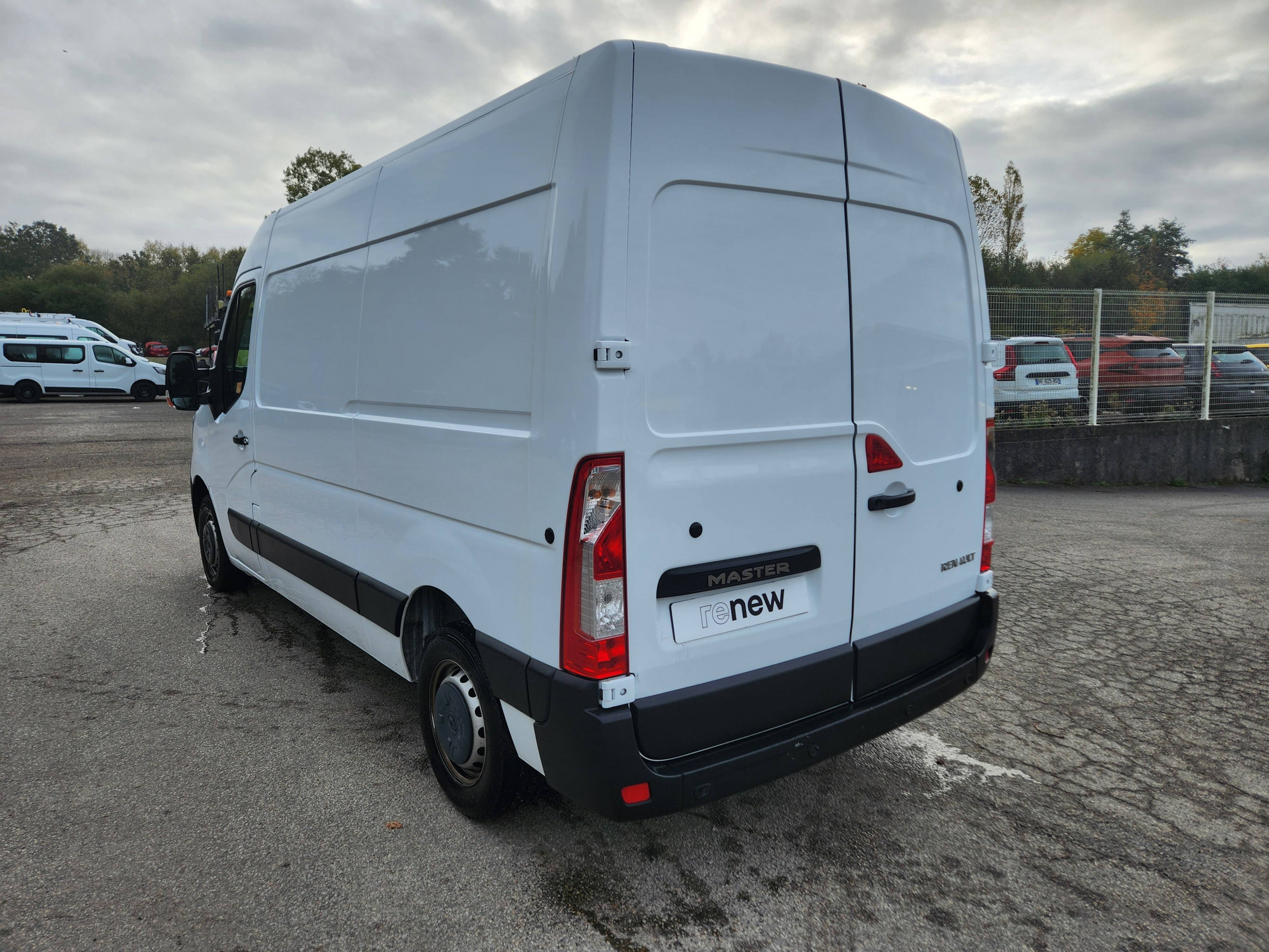 Vente en ligne Renault Master Fourgon MASTER FGN TRAC F3300 L2H2 BLUE DCI 150 au prix de 22 390 €