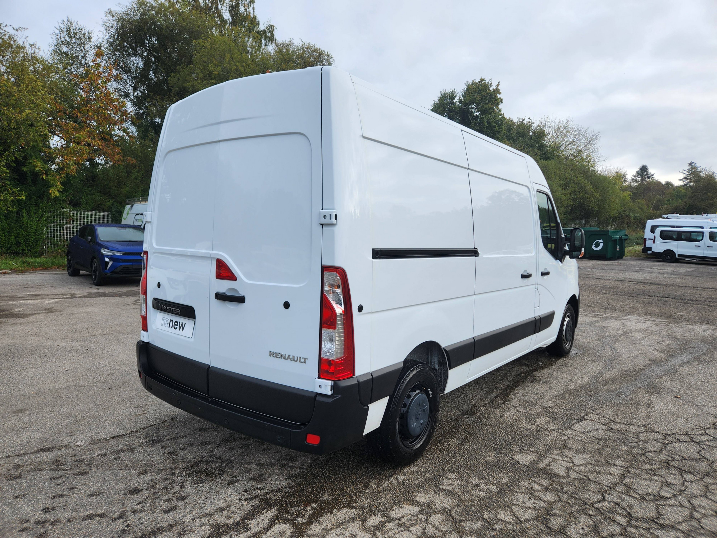 Vente en ligne Renault Master Fourgon MASTER FGN TRAC F3300 L2H2 BLUE DCI 150 au prix de 22 390 €