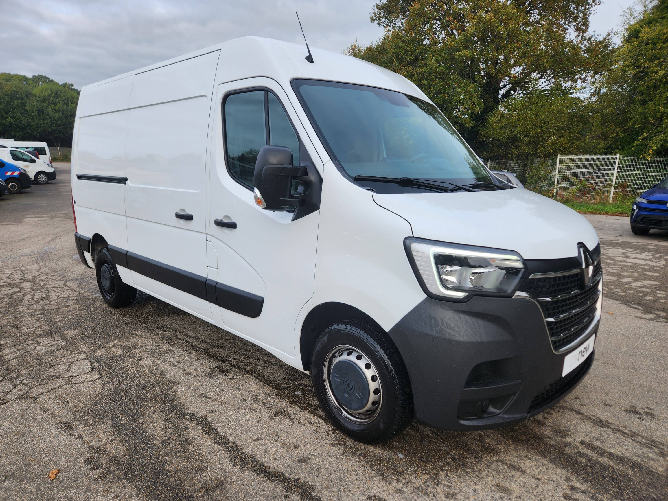 Vente en ligne Renault Master Fourgon MASTER FGN TRAC F3300 L2H2 BLUE DCI 150 au prix de 22 390 €