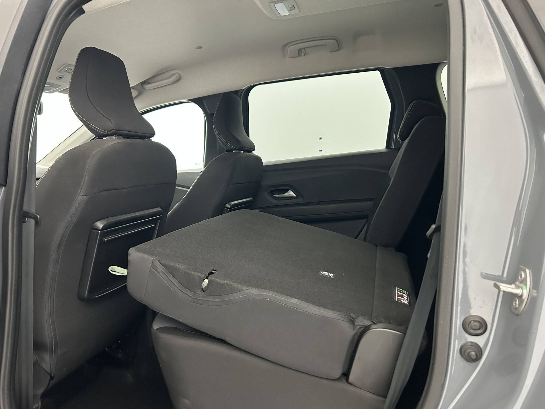 Vente en ligne Dacia Jogger  Hybrid 140 7 places GSR2 au prix de 26 890 €