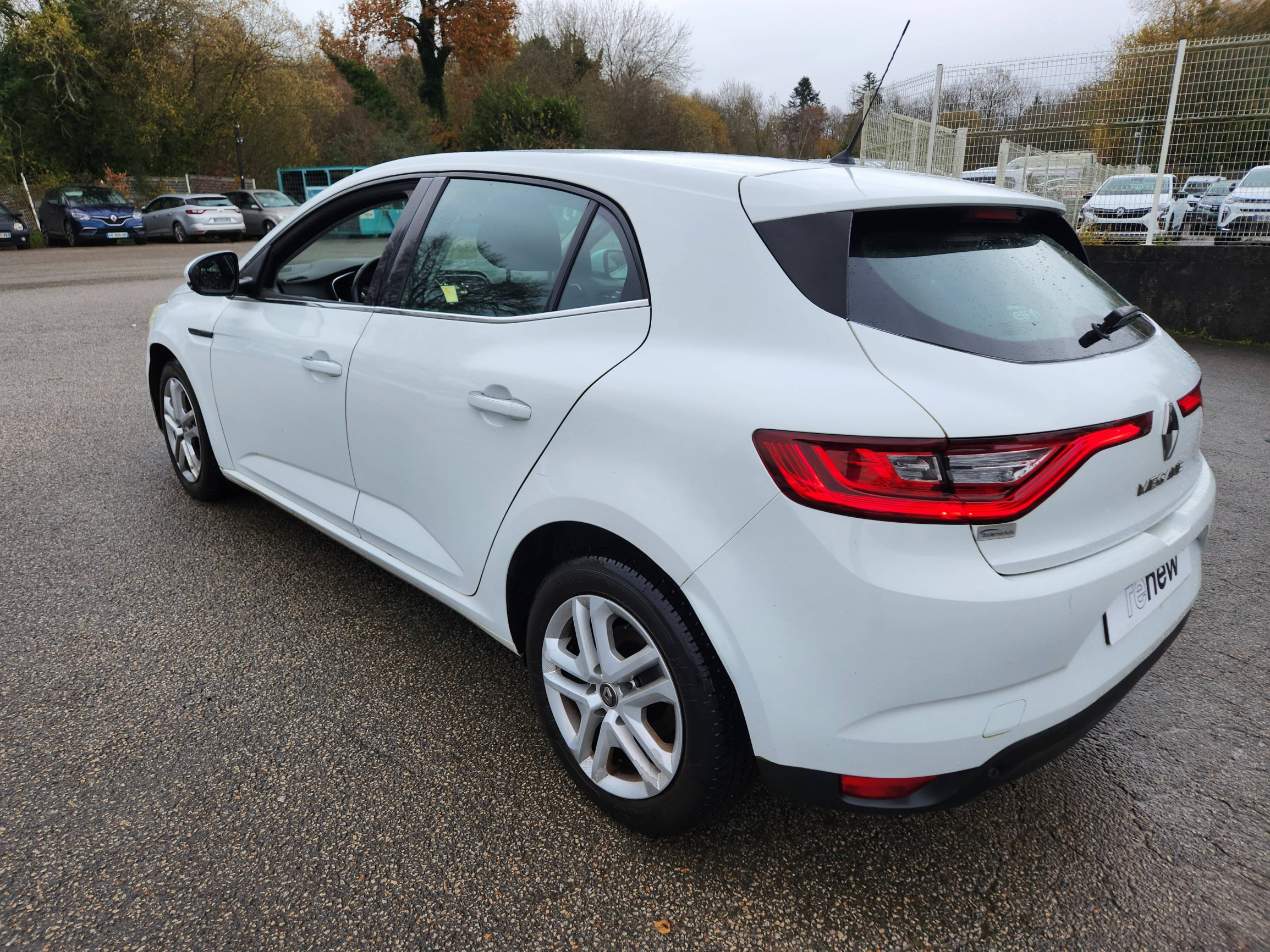 Vente en ligne Renault Megane 4 Mégane IV Berline Blue dCi 95 au prix de 11 999 €