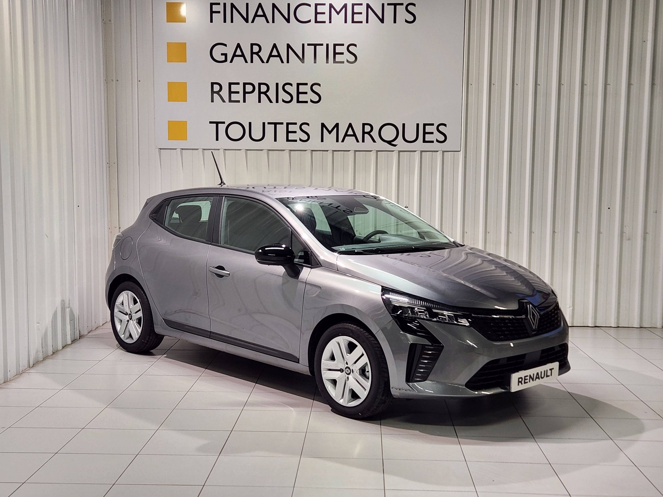 Vente en ligne Renault Clio 5 Clio E-Tech full hybrid 145 ch GSR2 au prix de 21 690 €