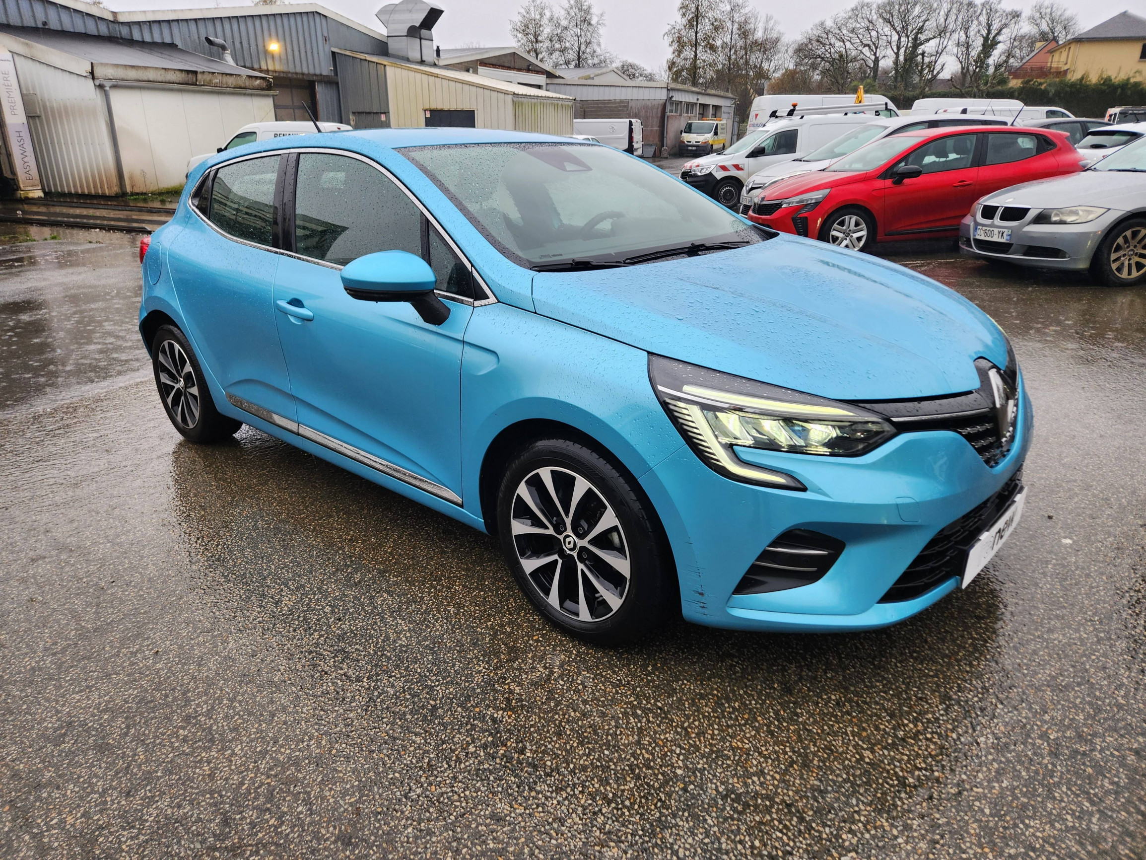 Vente en ligne Renault Clio 5 Clio E-Tech 140 - 21N au prix de 18 499 €