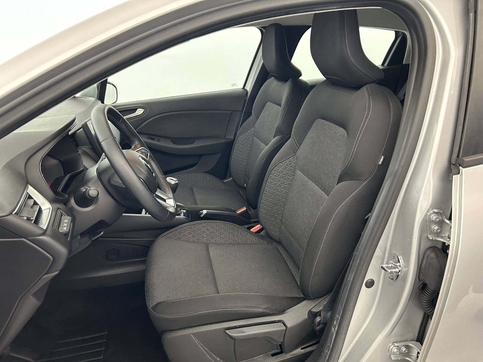 Vente en ligne Renault Clio 5 Clio TCe 90 - 21N au prix de 13 890 €