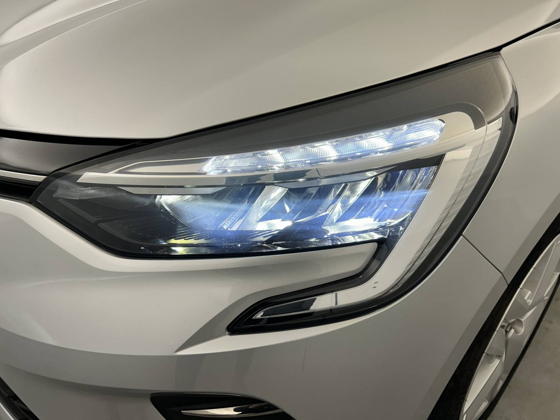 Vente en ligne Renault Clio 5 Clio TCe 90 - 21N au prix de 13 890 €