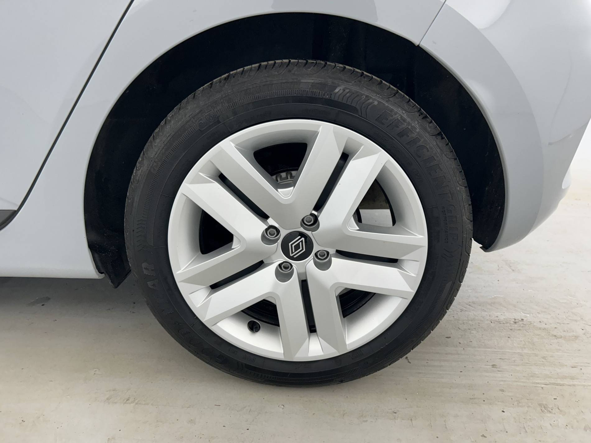 Vente en ligne Renault Clio 5 Clio TCe 90 au prix de 15 999 €