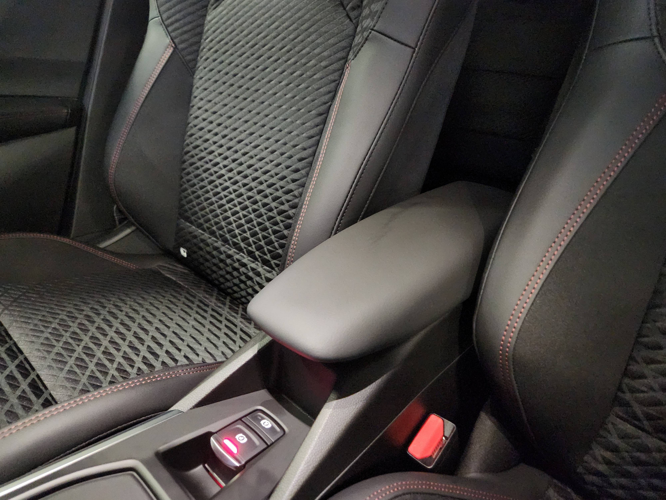 Vente en ligne Renault Clio 6 Clio E-Tech full hybrid 160 ch au prix de 26 499 €