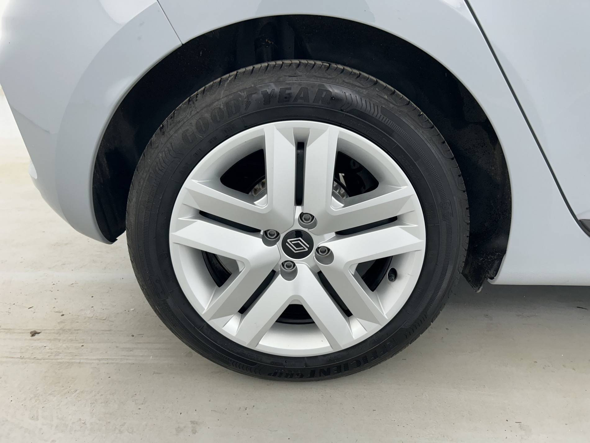 Vente en ligne Renault Clio 5 Clio TCe 90 au prix de 15 899 €