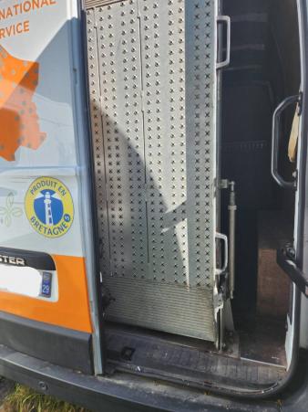 Vente en ligne Renault Master Fourgon MASTER FGN TRAC F3500 L2H2 ENERGY DCI 150 au prix de 23 998 €
