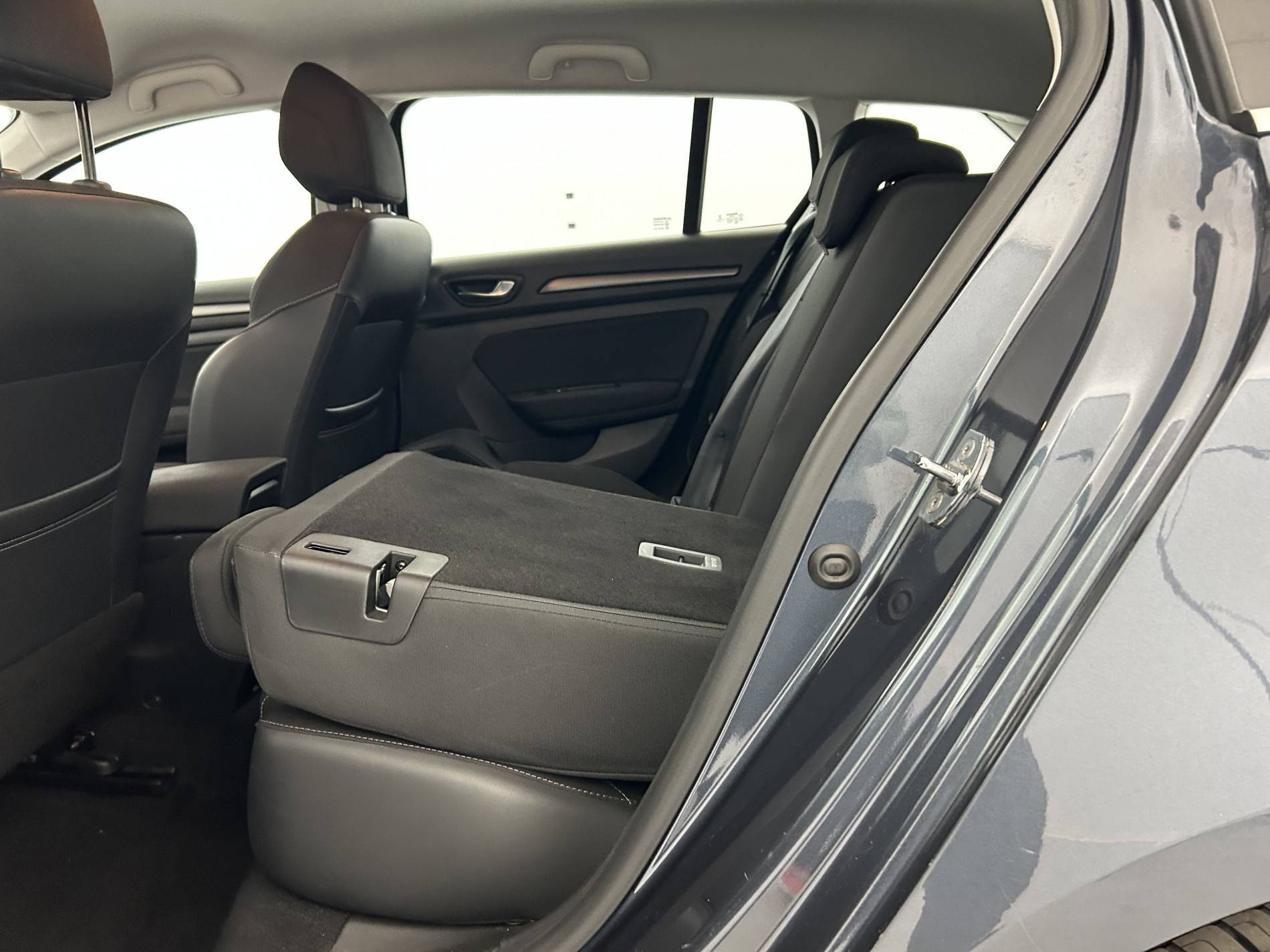 Vente en ligne Renault Megane 4 Estate Mégane IV Estate E-TECH Plug-In Hybride 160 au prix de 14 890 €