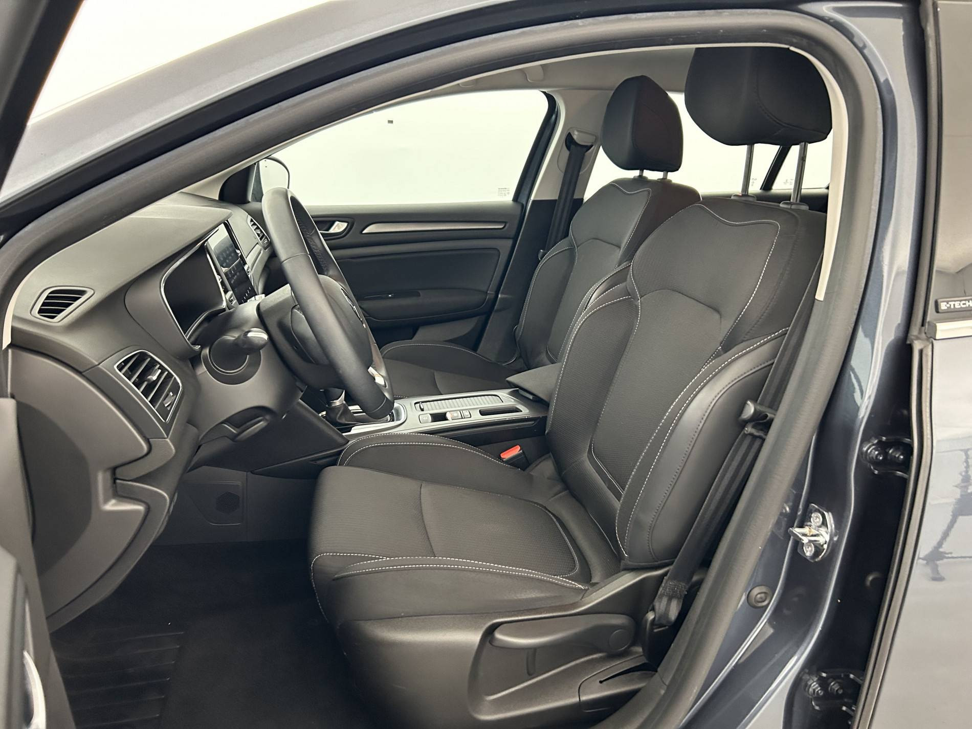 Vente en ligne Renault Megane 4 Estate Mégane IV Estate E-TECH Plug-In Hybride 160 au prix de 14 890 €