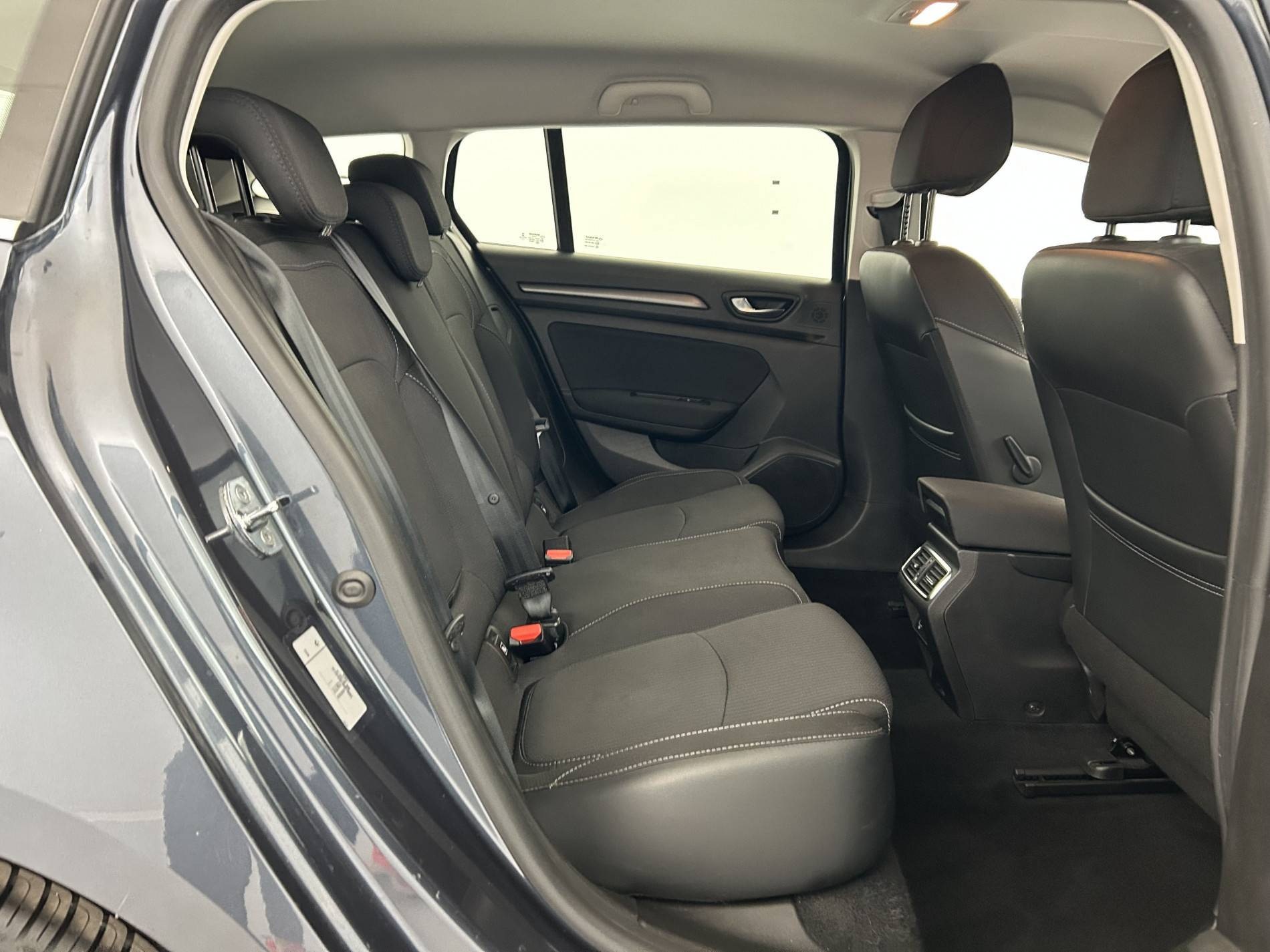 Vente en ligne Renault Megane 4 Estate Mégane IV Estate E-TECH Plug-In Hybride 160 au prix de 14 890 €