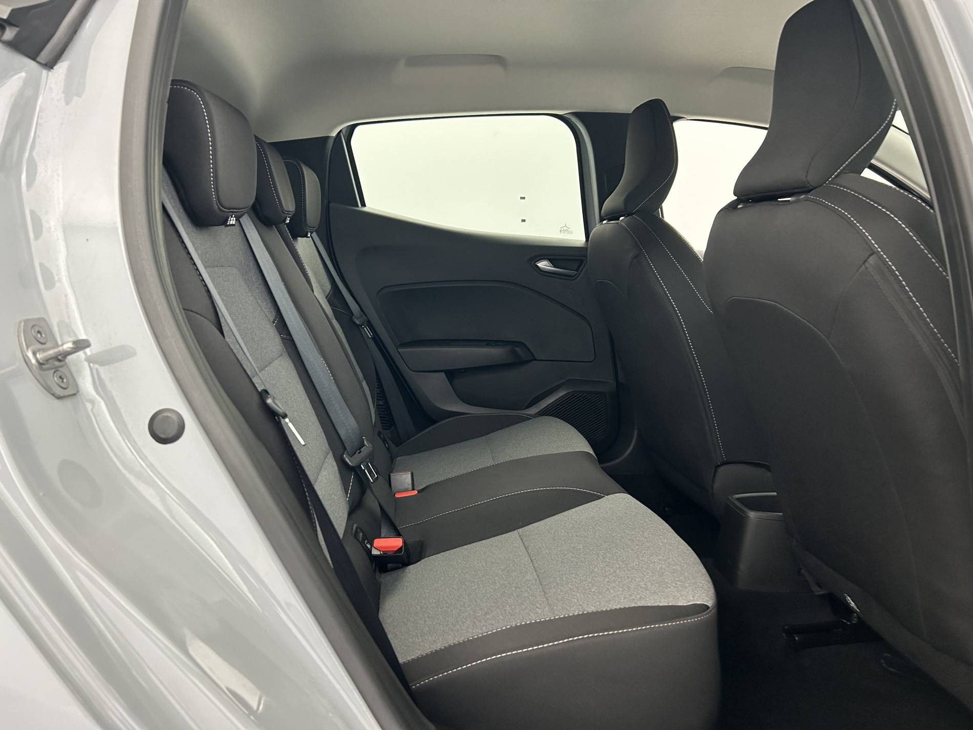 Vente en ligne Renault Clio 5 Clio E-Tech full hybrid 145 ch GSR2 au prix de 19 790 €