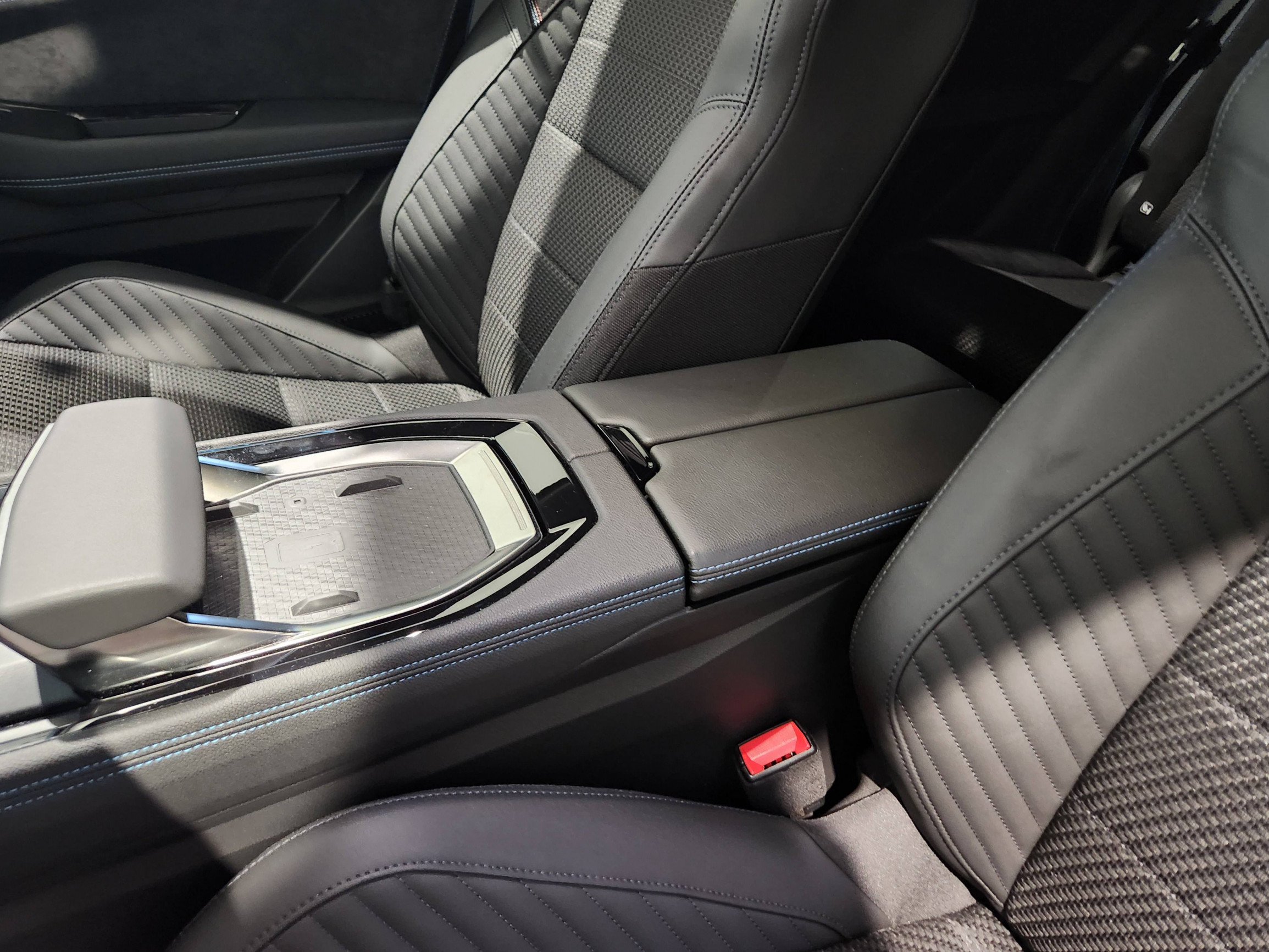 Vente en ligne Renault Espace Espace full hybrid E-Tech 200 ch 7pl au prix de 43 990 €