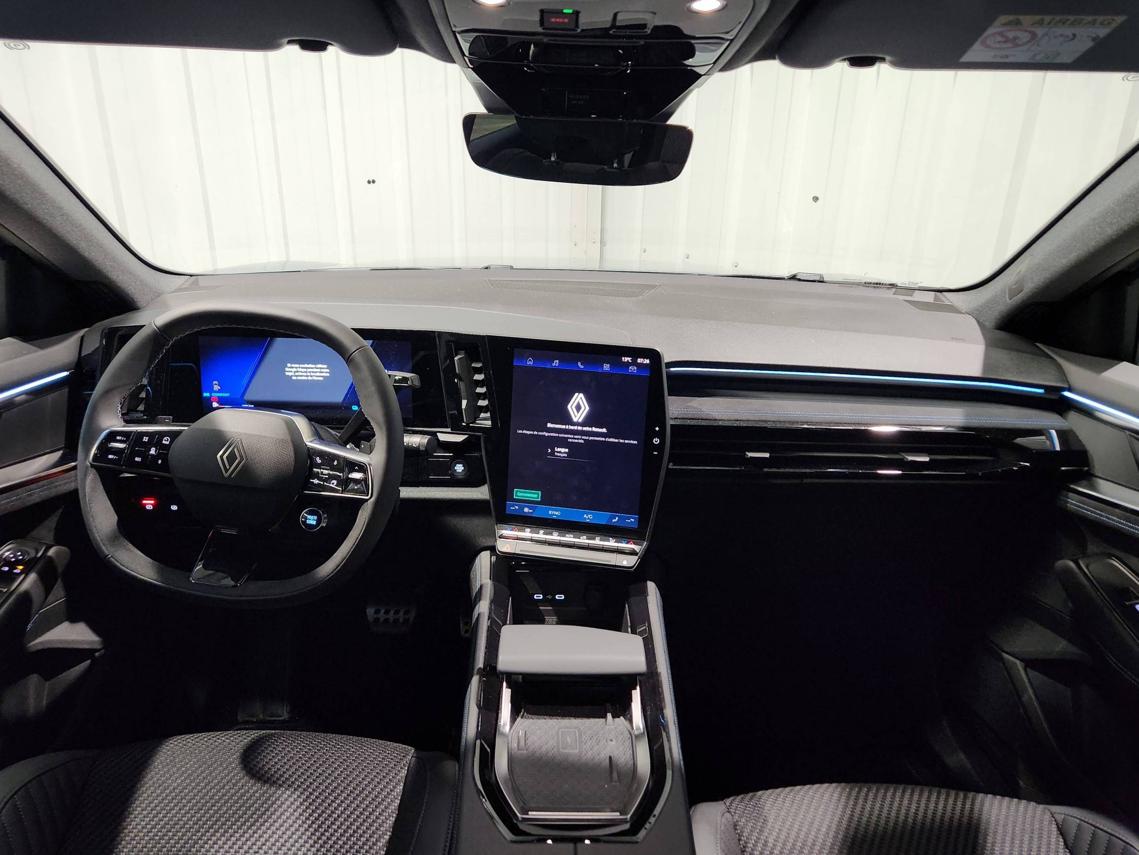 Vente en ligne Renault Espace Espace full hybrid E-Tech 200 ch 7pl au prix de 43 990 €