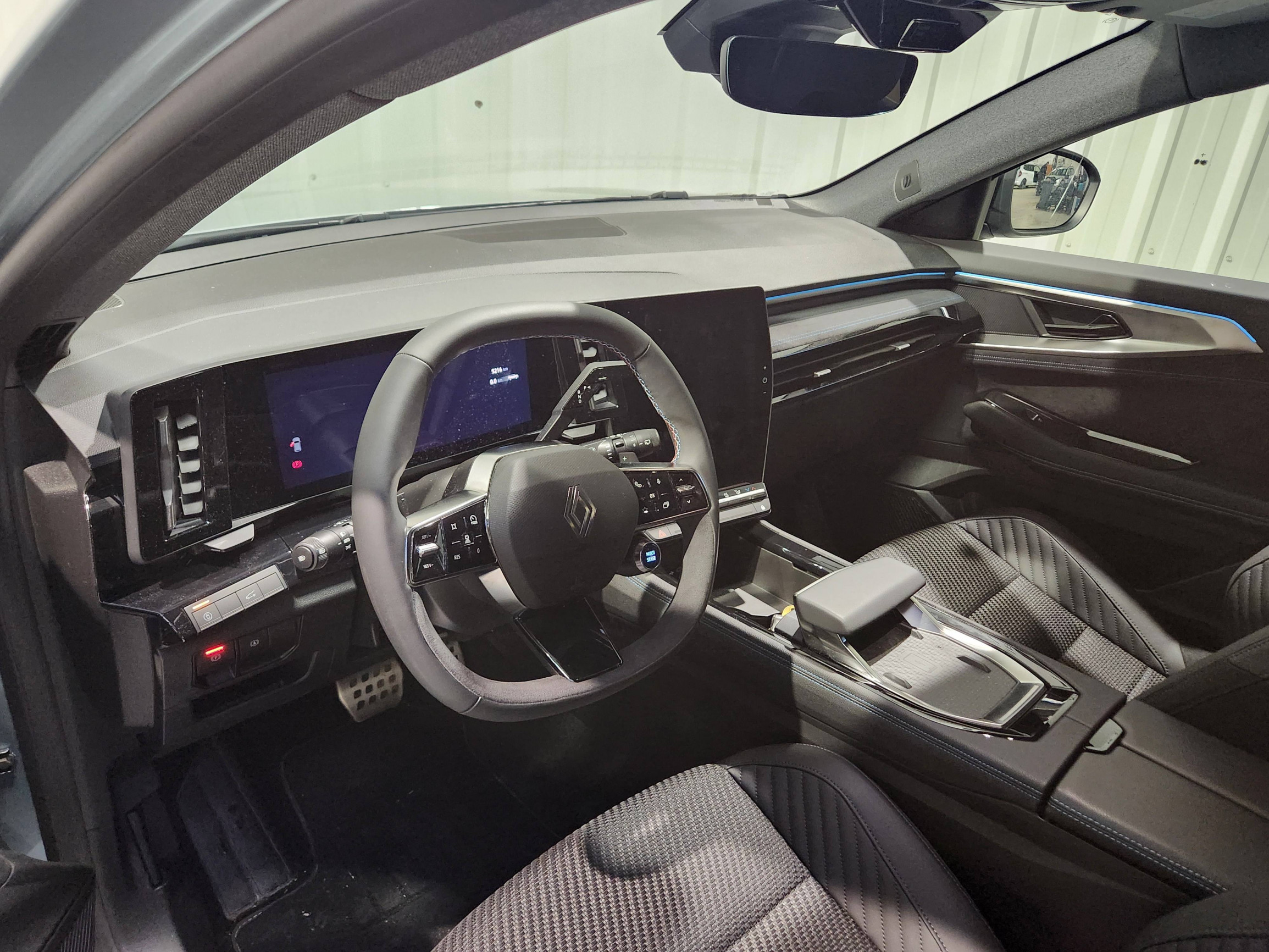 Vente en ligne Renault Espace Espace full hybrid E-Tech 200 ch 7pl au prix de 43 990 €