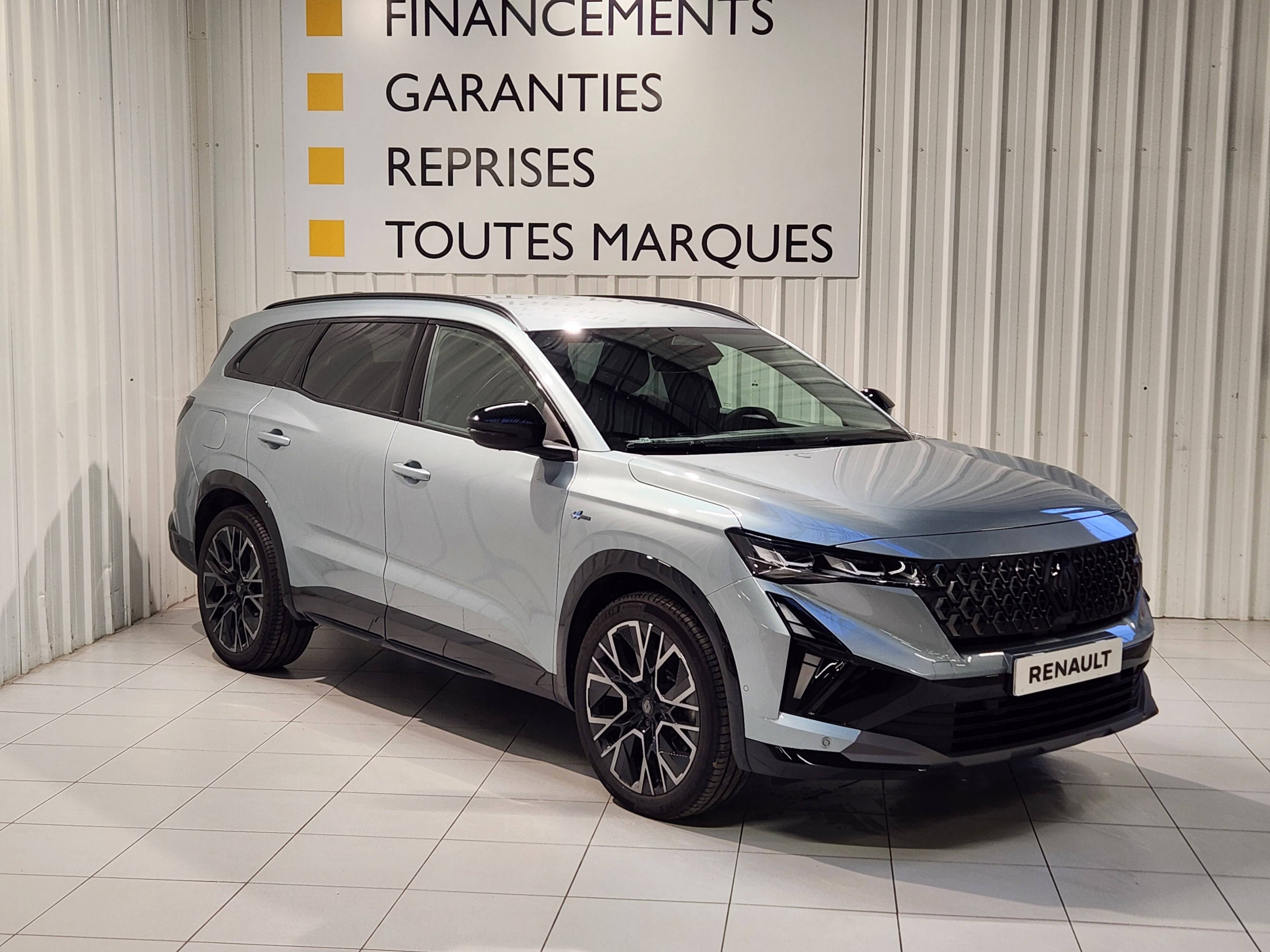 Vente en ligne Renault Espace Espace full hybrid E-Tech 200 ch 7pl au prix de 43 990 €