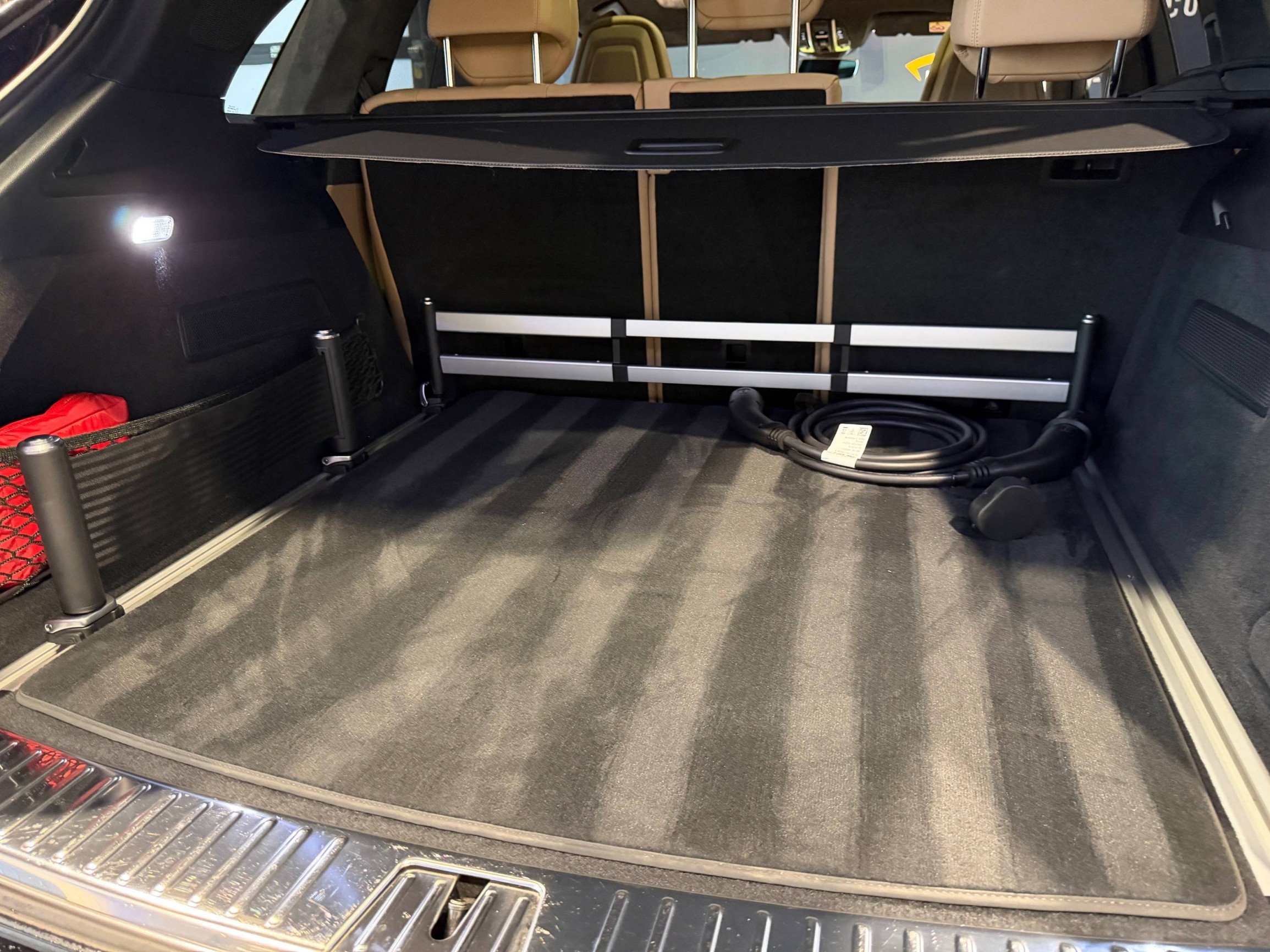 Vente en ligne Porsche Cayenne  E-Hybrid 3.0 V6 462 ch Tiptronic BVA au prix de 69 990 €