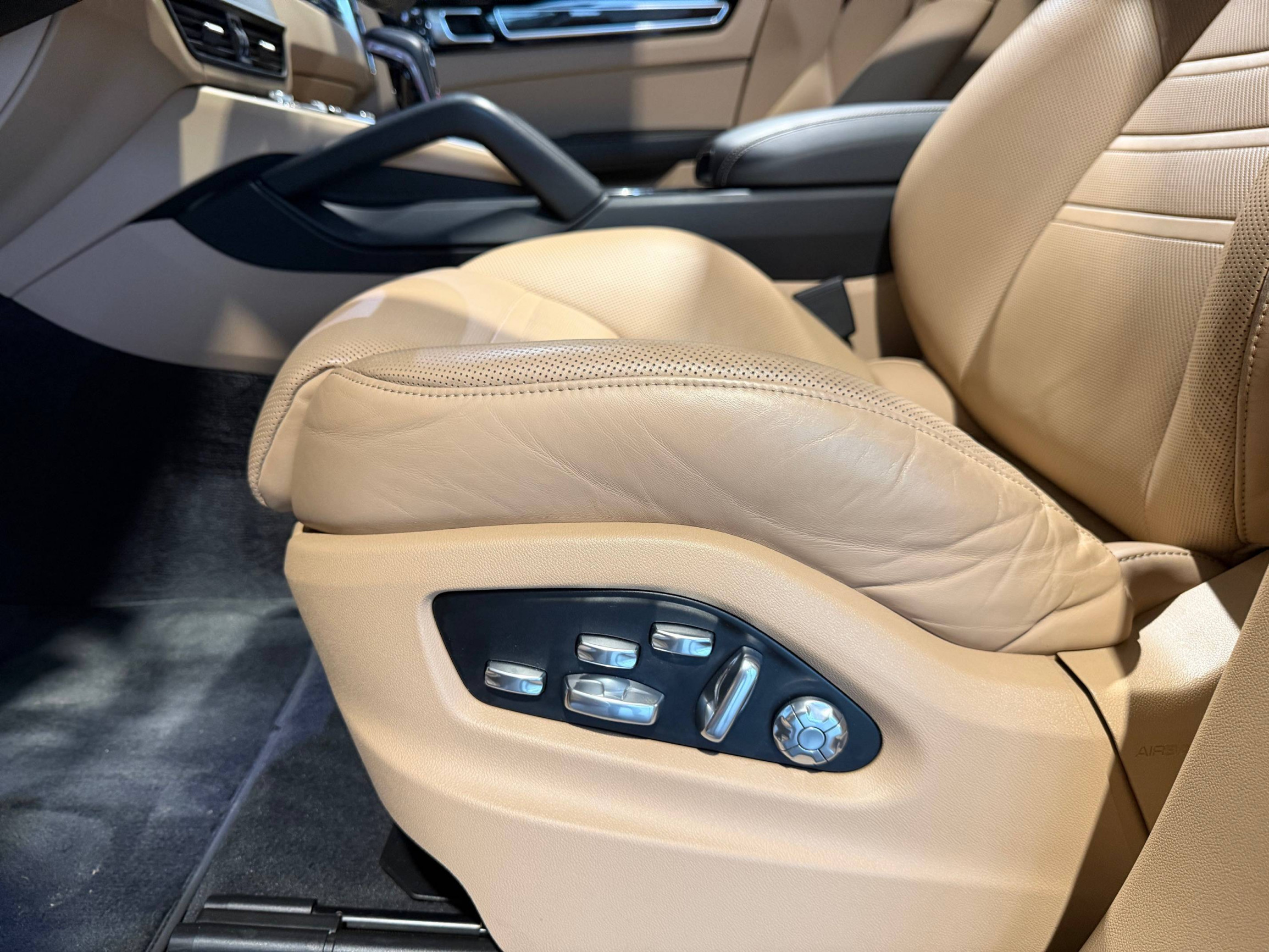 Vente en ligne Porsche Cayenne  E-Hybrid 3.0 V6 462 ch Tiptronic BVA au prix de 69 990 €