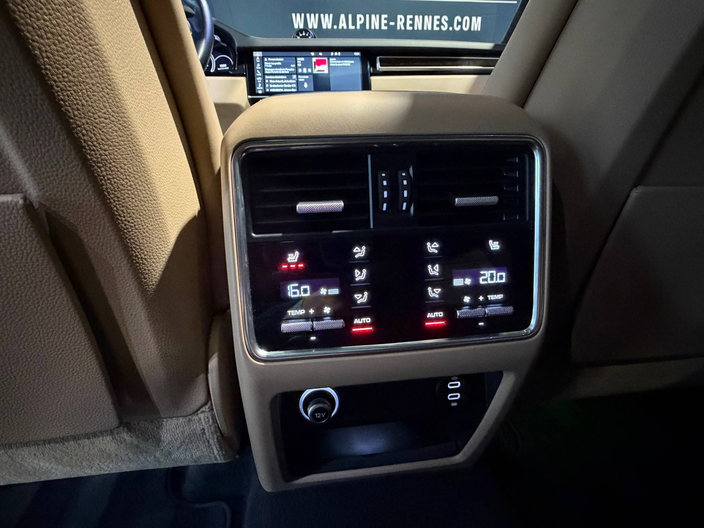 Vente en ligne Porsche Cayenne  E-Hybrid 3.0 V6 462 ch Tiptronic BVA au prix de 69 990 €