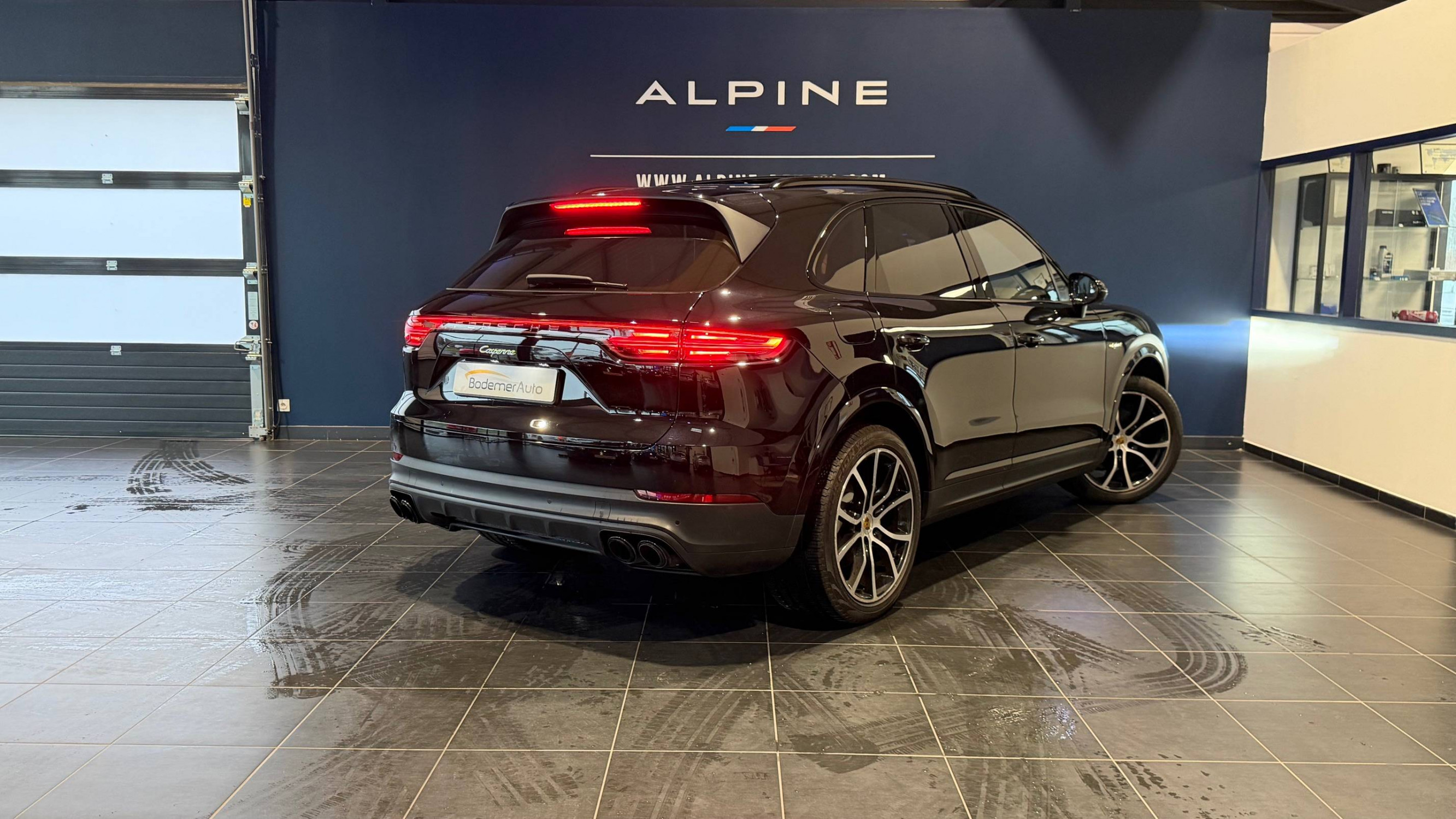 Vente en ligne Porsche Cayenne  E-Hybrid 3.0 V6 462 ch Tiptronic BVA au prix de 69 990 €