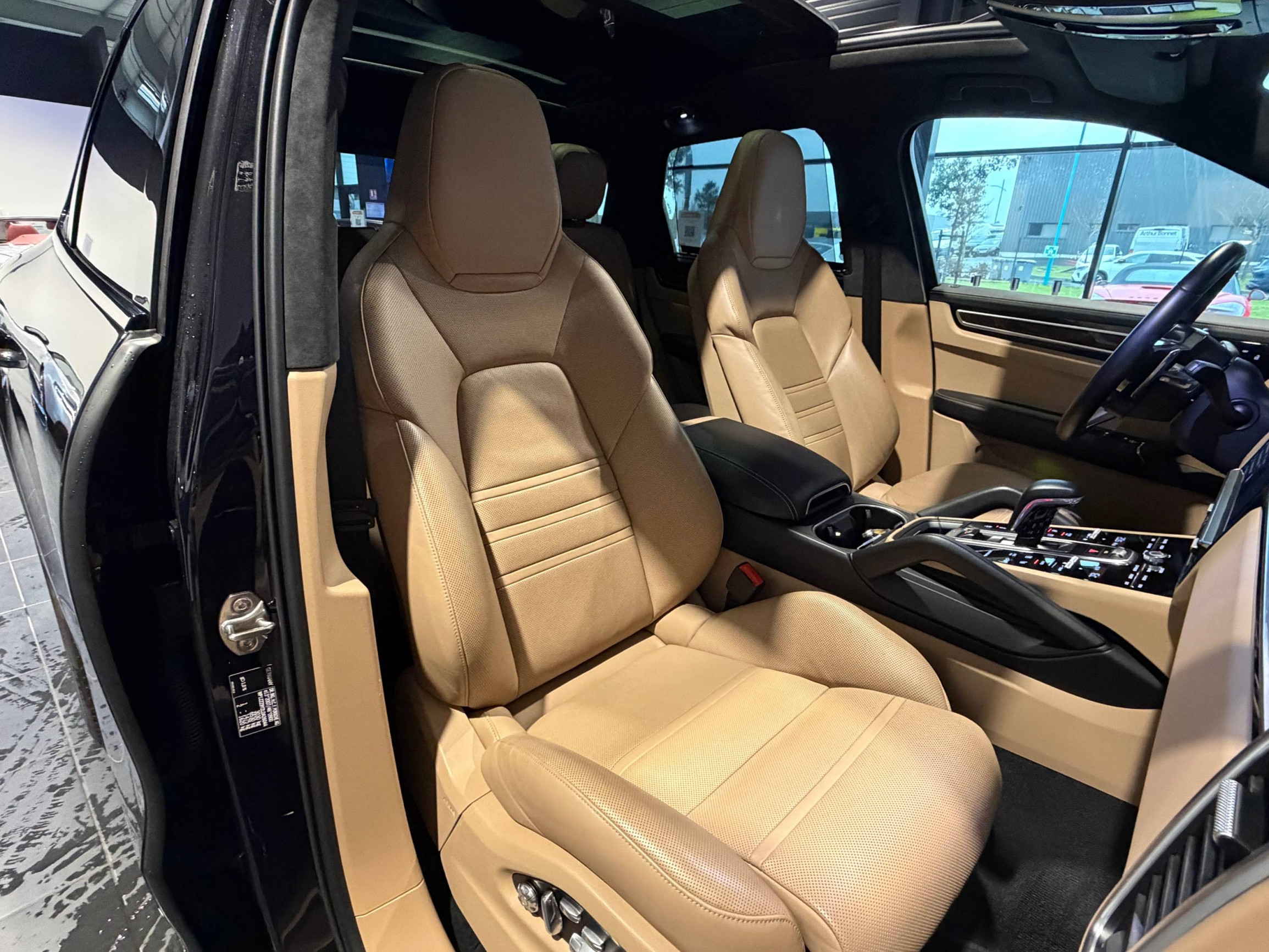 Vente en ligne Porsche Cayenne  E-Hybrid 3.0 V6 462 ch Tiptronic BVA au prix de 69 990 €