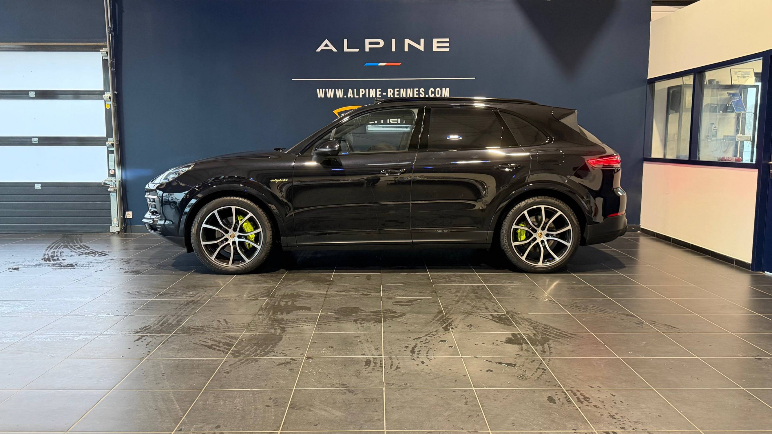 Vente en ligne Porsche Cayenne  E-Hybrid 3.0 V6 462 ch Tiptronic BVA au prix de 69 990 €