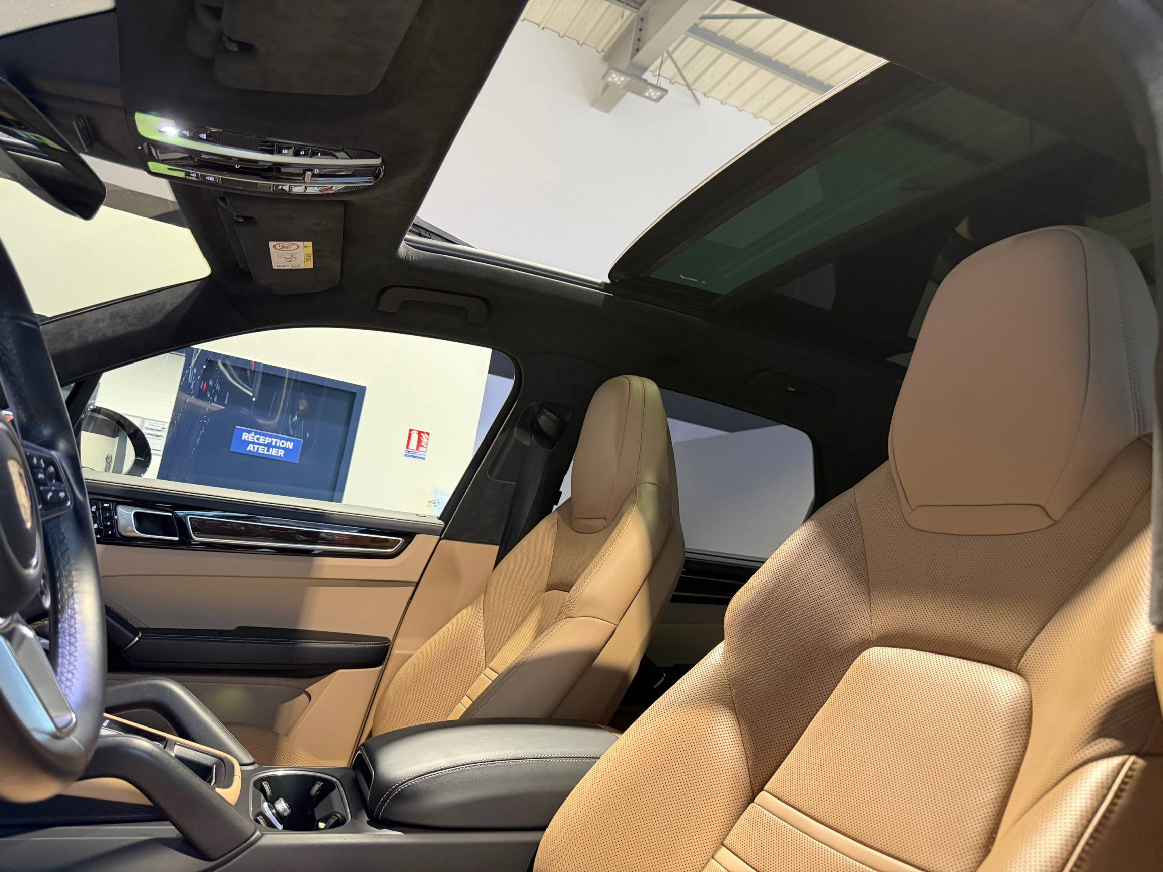 Vente en ligne Porsche Cayenne  E-Hybrid 3.0 V6 462 ch Tiptronic BVA au prix de 69 990 €