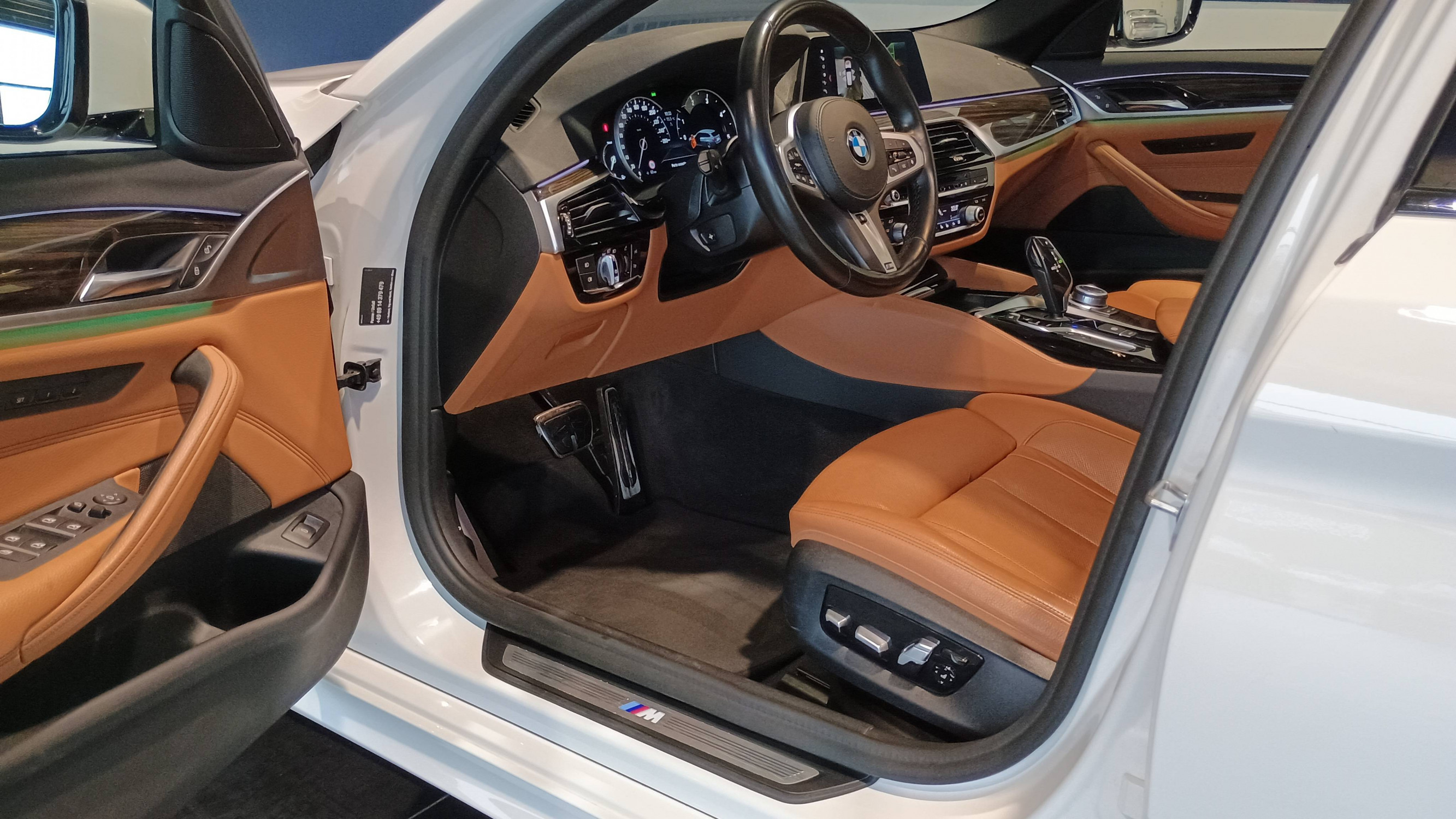 Vente en ligne Bmw Série 5 Touring 520d 190 ch BVA8 au prix de 33 990 €