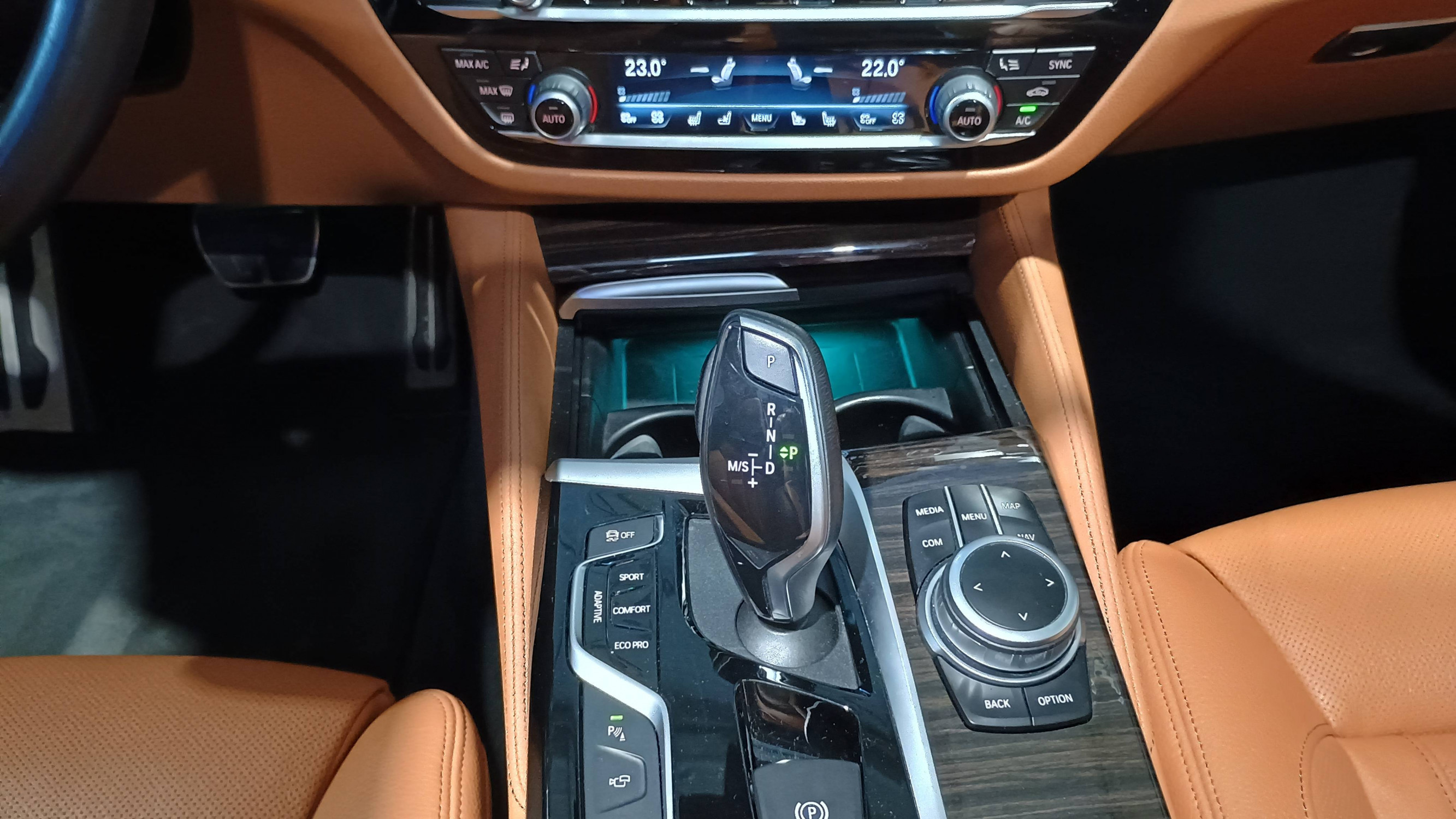 Vente en ligne Bmw Série 5 Touring 520d 190 ch BVA8 au prix de 33 990 €