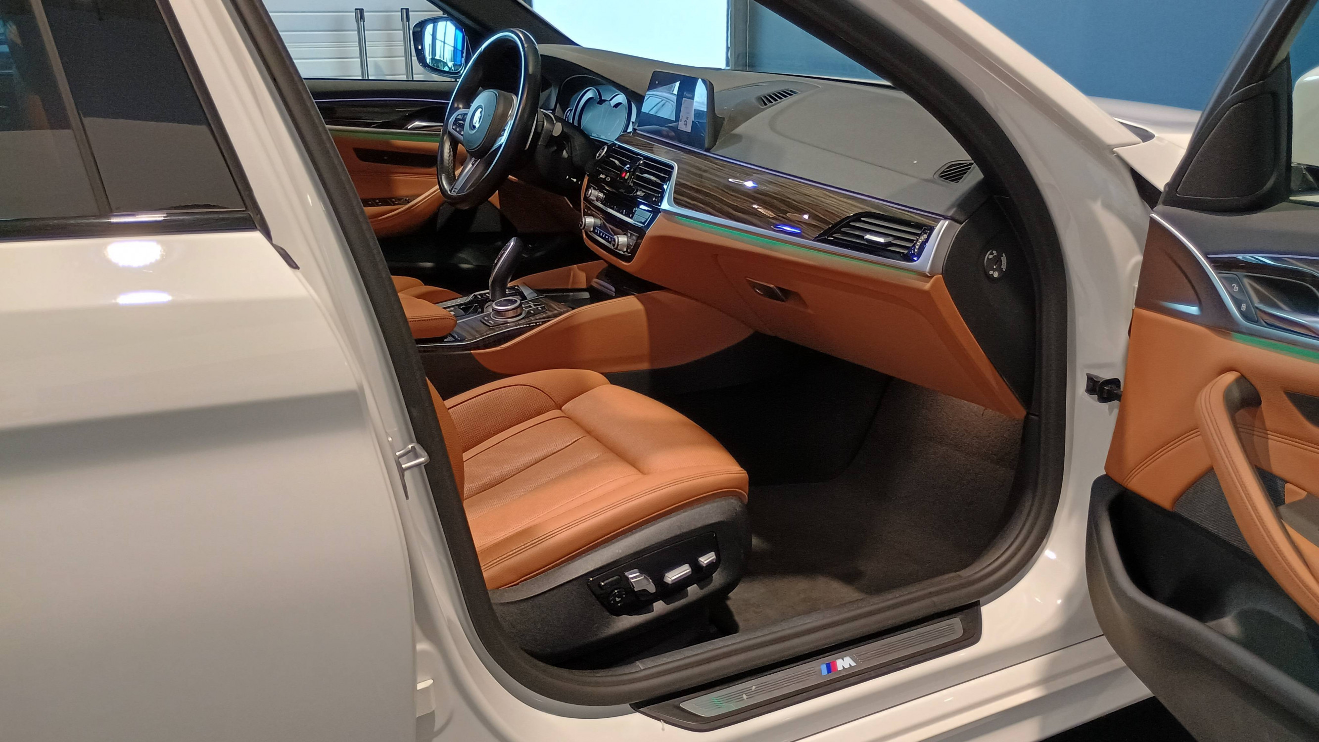 Vente en ligne Bmw Série 5 Touring 520d 190 ch BVA8 au prix de 33 990 €