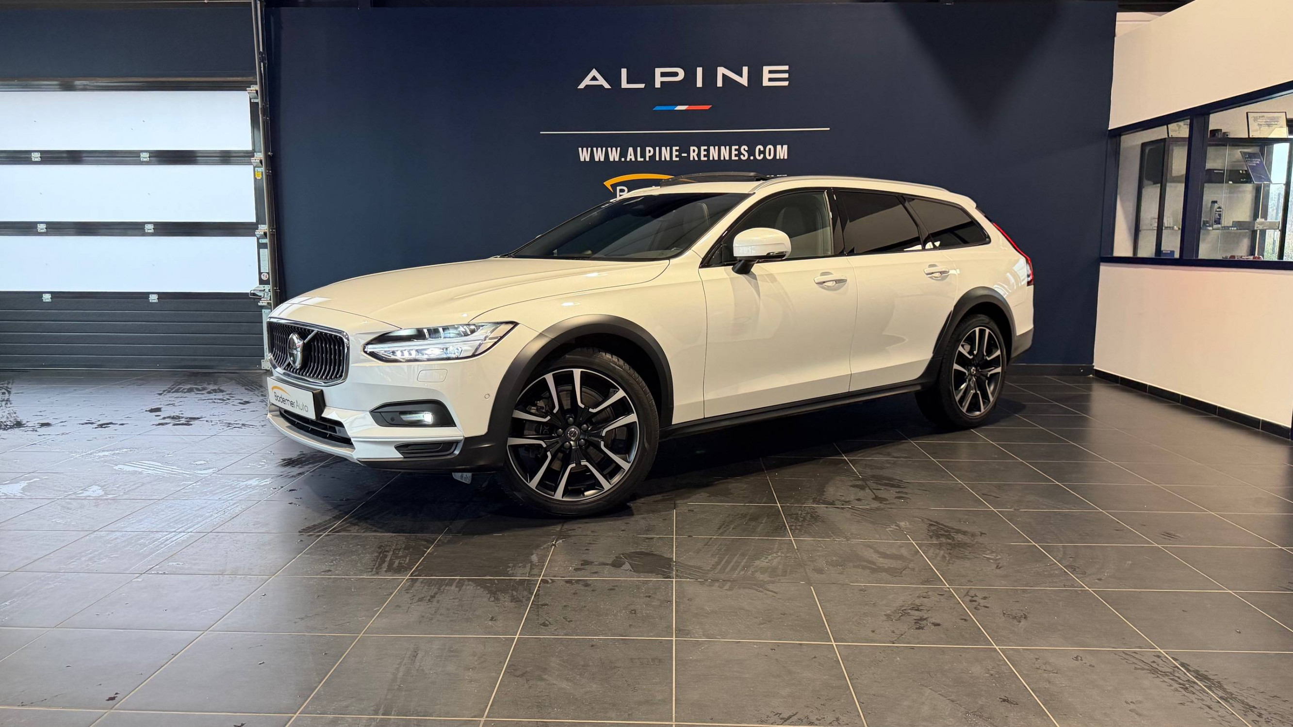 Volvo V90  D4 AWD AdBlue 190 ch Geartronic 8 occasion de 2023 en vente à Rennes