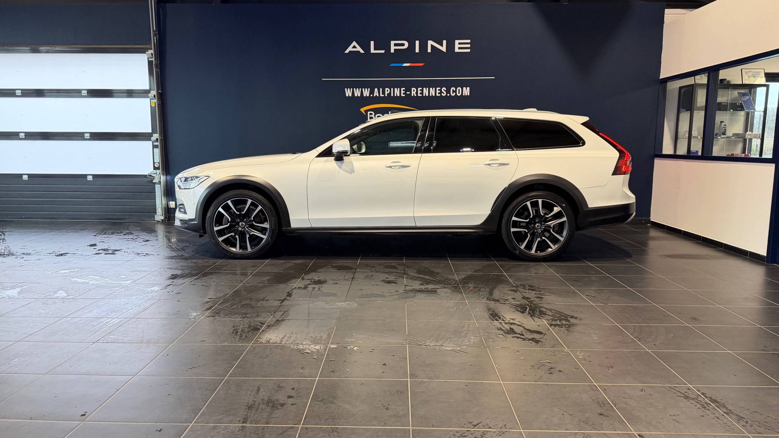 Vente en ligne Volvo V90  D4 AWD 190 ch Geartronic 8 au prix de 53 990 €
