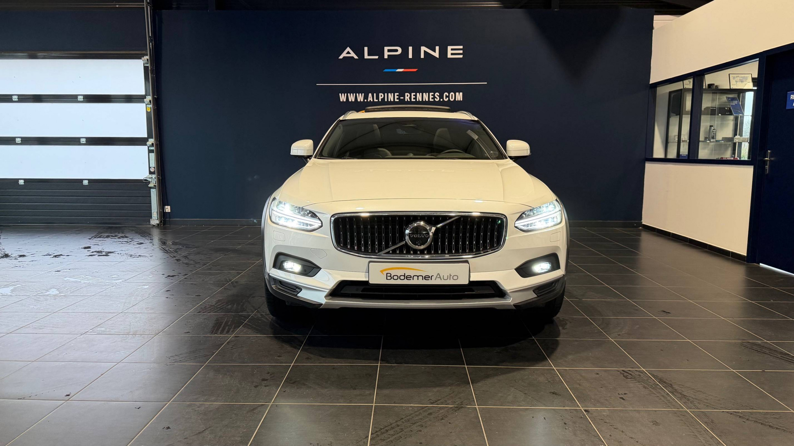 Vente en ligne Volvo V90  D4 AWD 190 ch Geartronic 8 au prix de 53 990 €