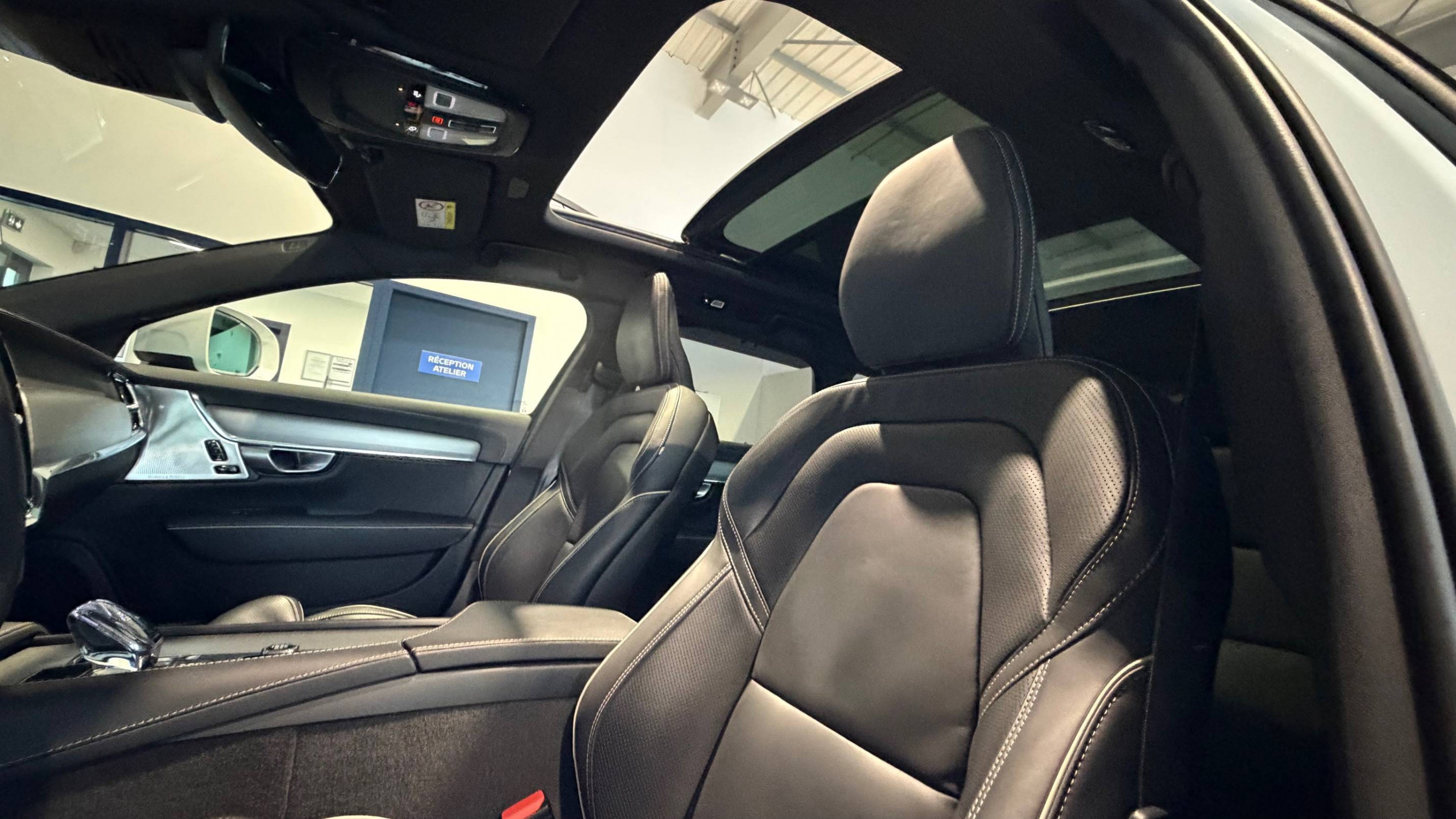 Vente en ligne Volvo V90  D4 AWD 190 ch Geartronic 8 au prix de 53 990 €