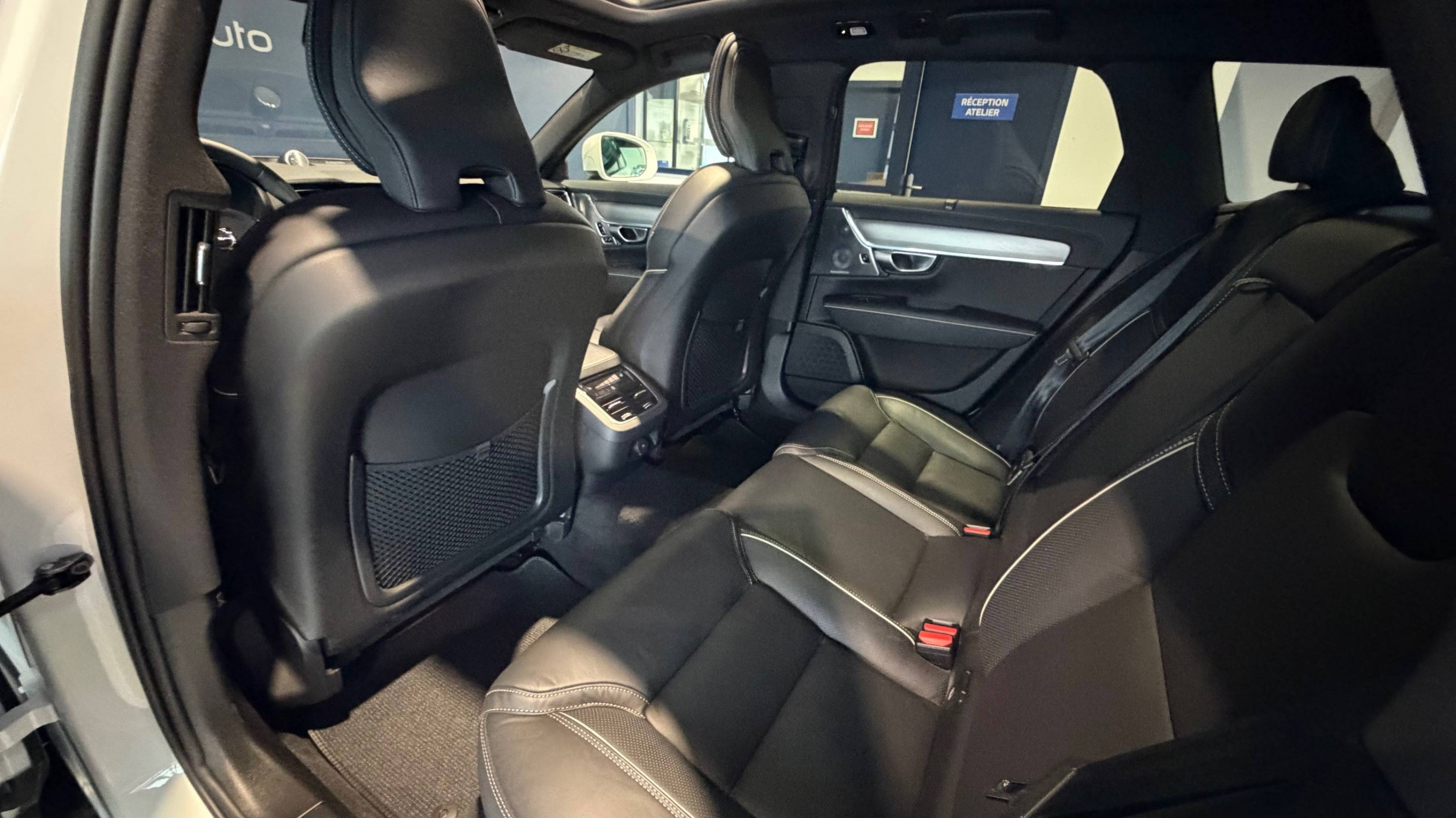 Vente en ligne Volvo V90  D4 AWD 190 ch Geartronic 8 au prix de 53 990 €