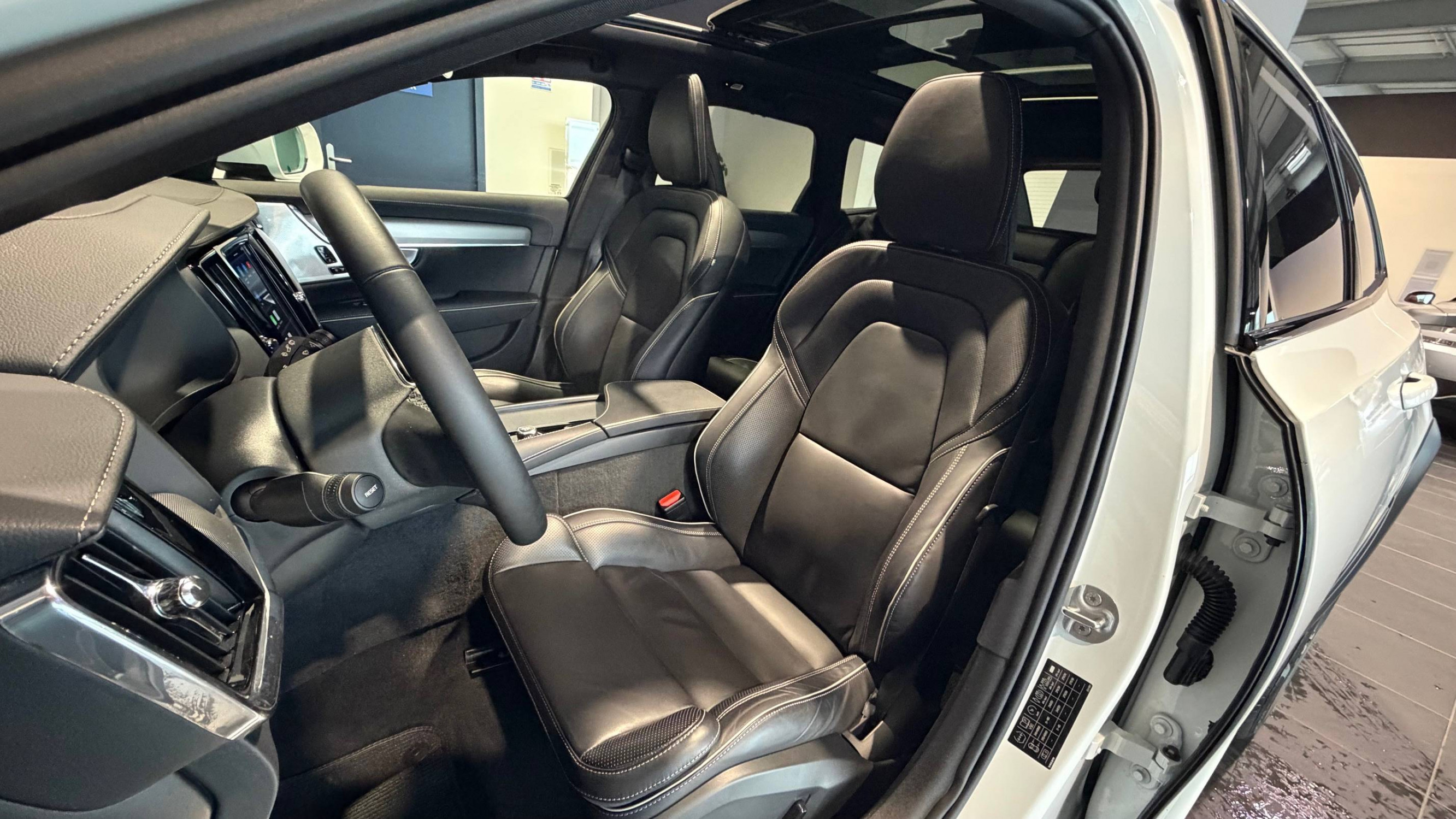 Vente en ligne Volvo V90  D4 AWD 190 ch Geartronic 8 au prix de 53 990 €