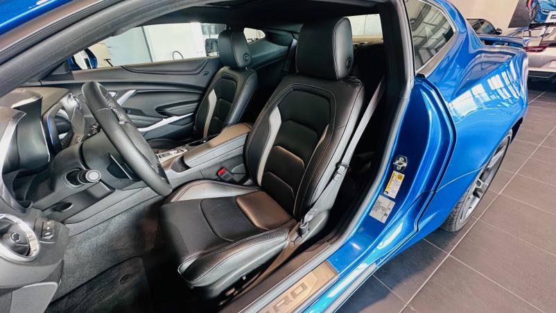 Vente en ligne Chevrolet Camaro Camaro Coupé V8 6.2 405ch au prix de 51 990 €