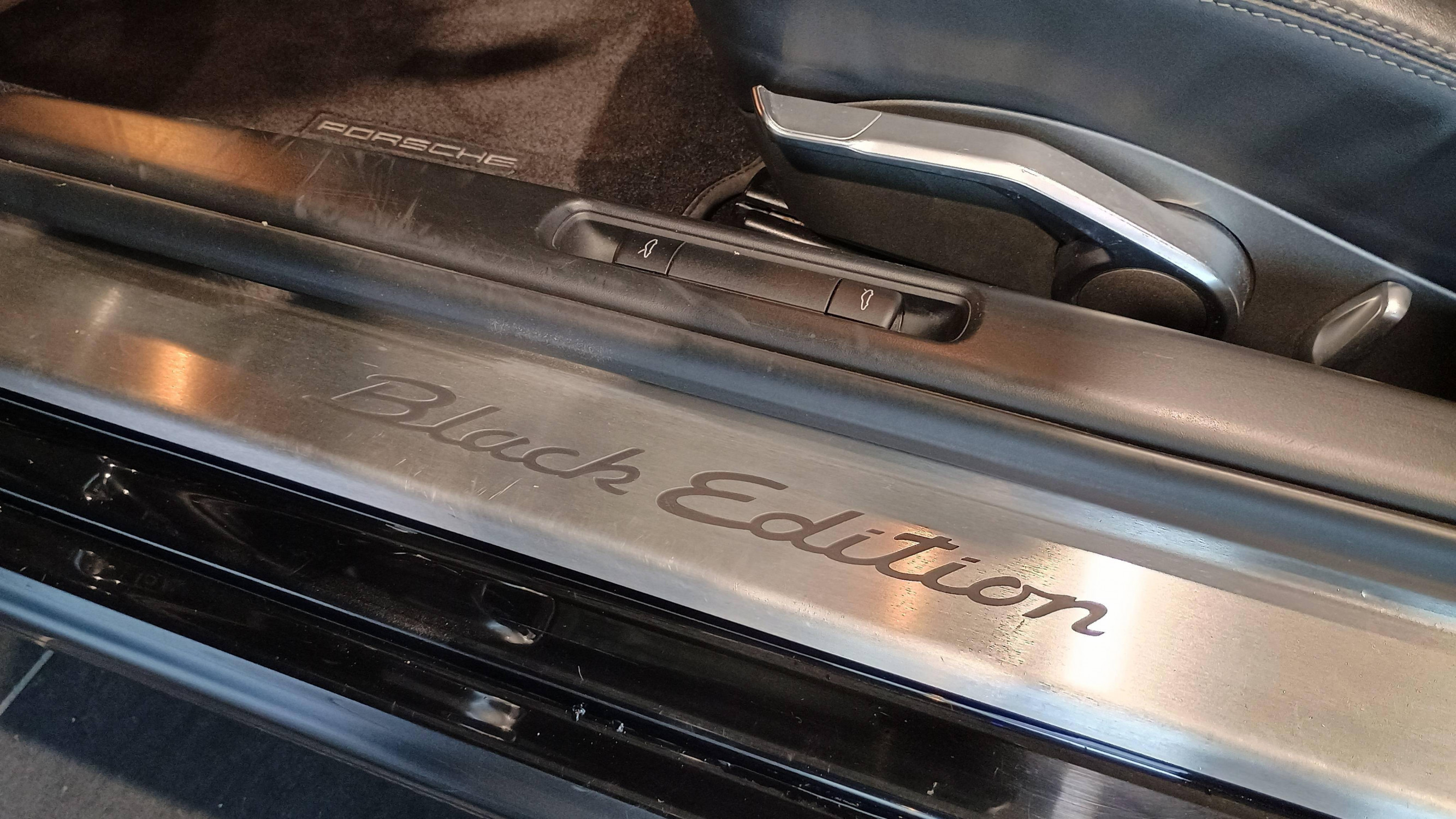 Vente en ligne Porsche 911 Cabriolet 911 Carrera Cabriolet 3.6i 345 au prix de 66 990 €