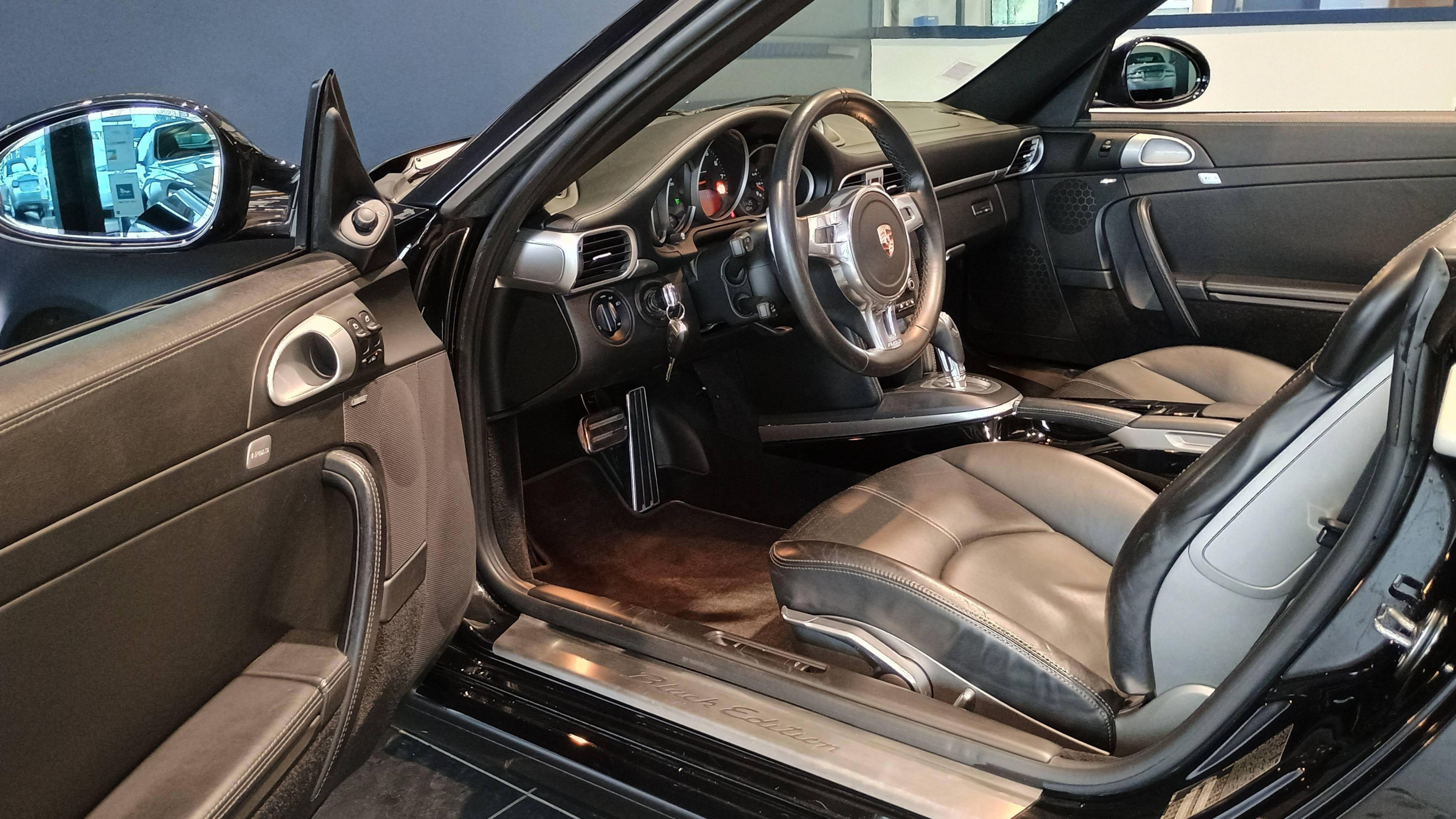 Vente en ligne Porsche 911 Cabriolet 911 Carrera Cabriolet 3.6i 345 au prix de 66 990 €