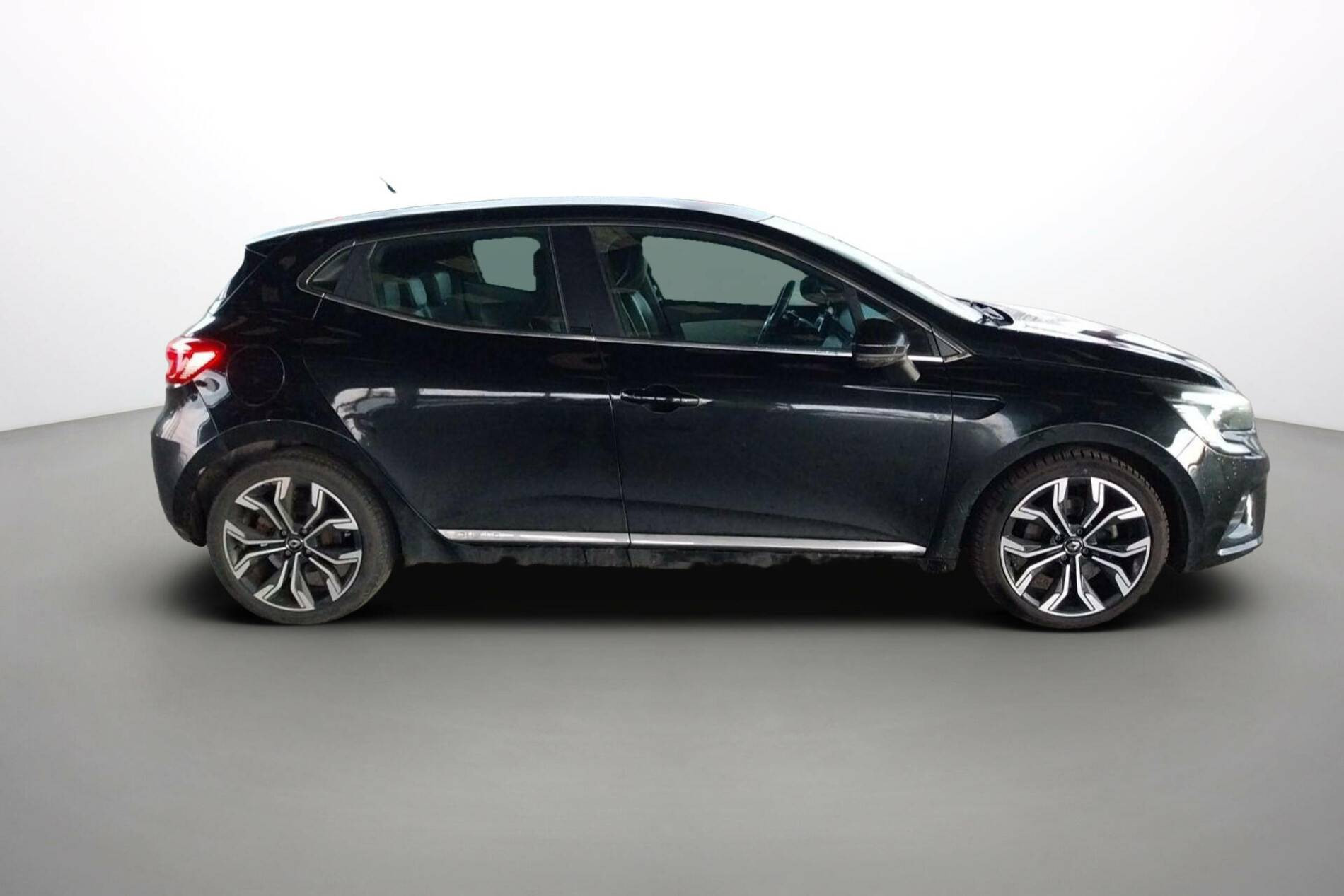 Vente en ligne Renault Clio 5 Clio E-Tech 140 au prix de 15 990 €