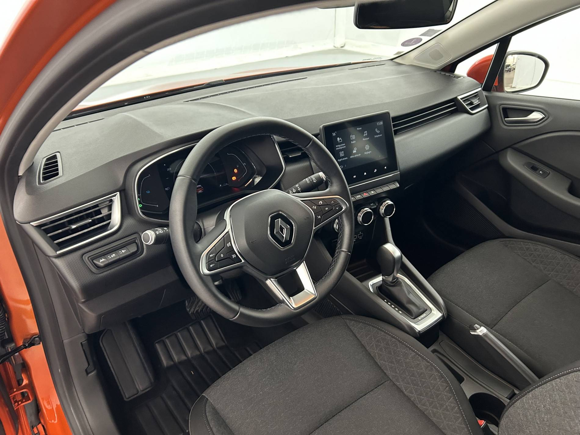 Vente en ligne Renault Clio 5 Clio E-Tech 140 au prix de 15 990 €