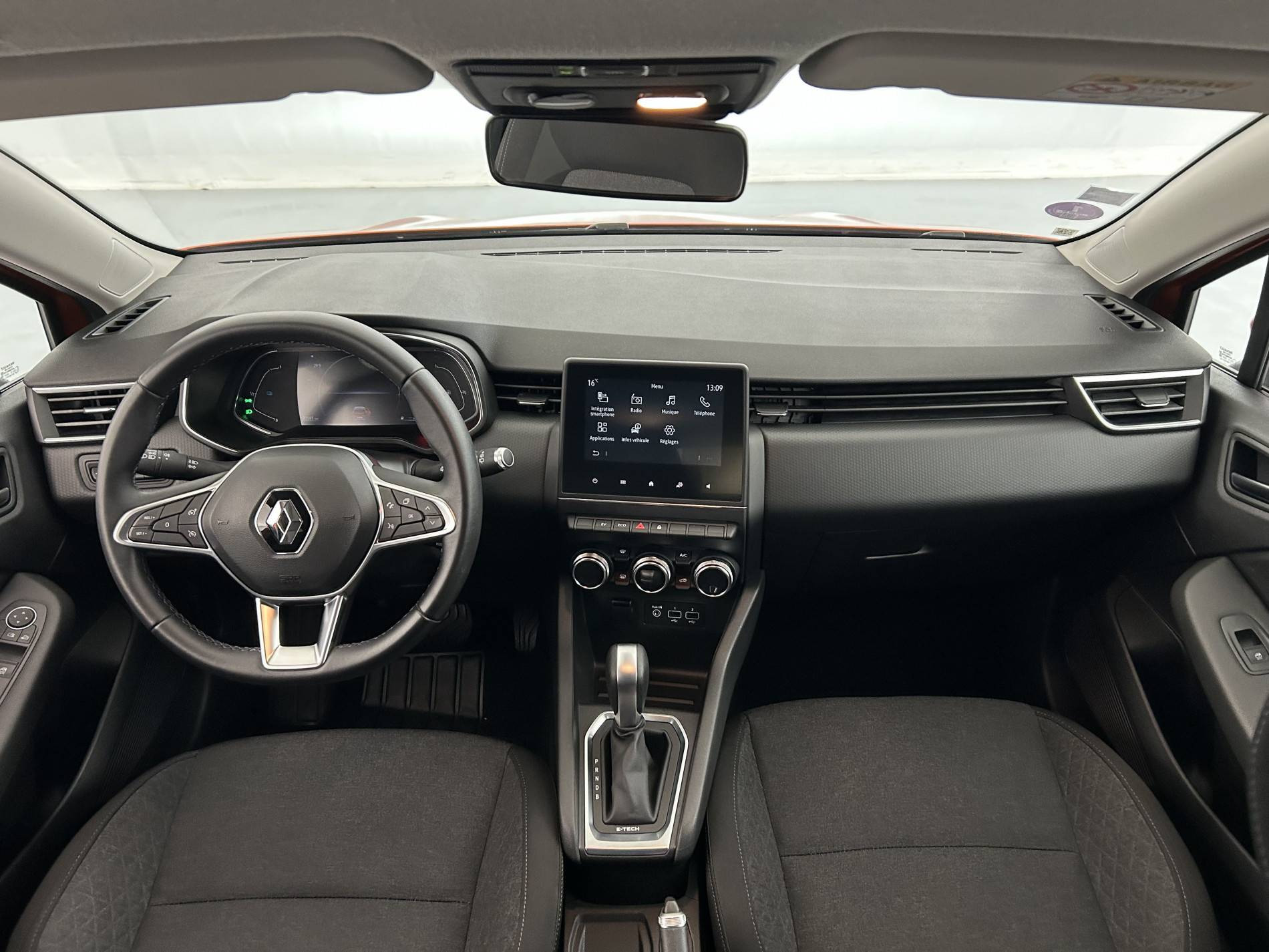 Vente en ligne Renault Clio 5 Clio E-Tech 140 au prix de 15 990 €