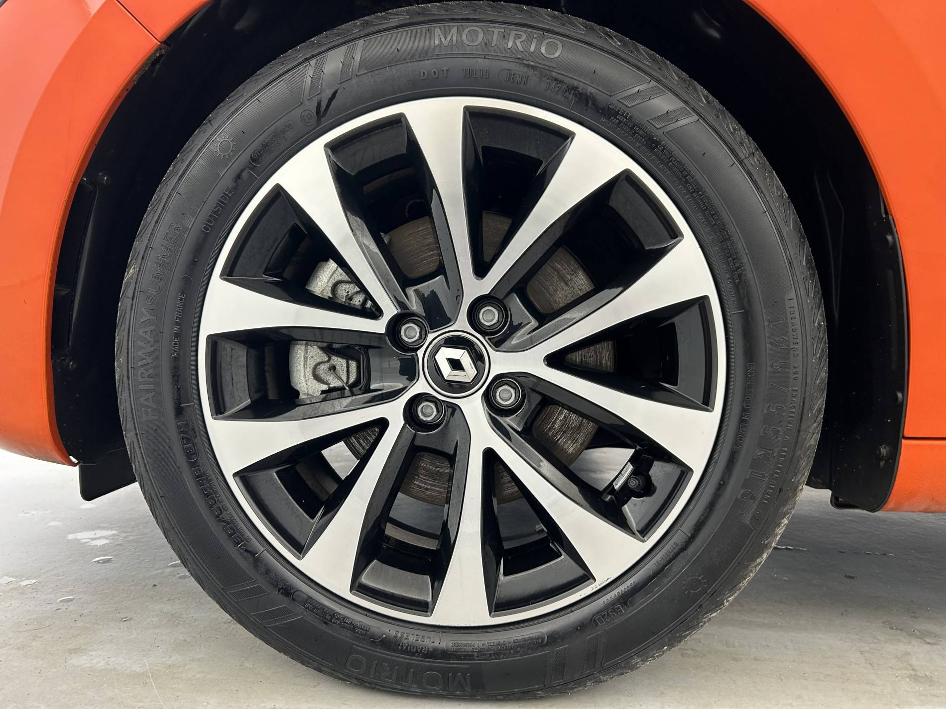 Vente en ligne Renault Clio 5 Clio E-Tech 140 au prix de 15 990 €