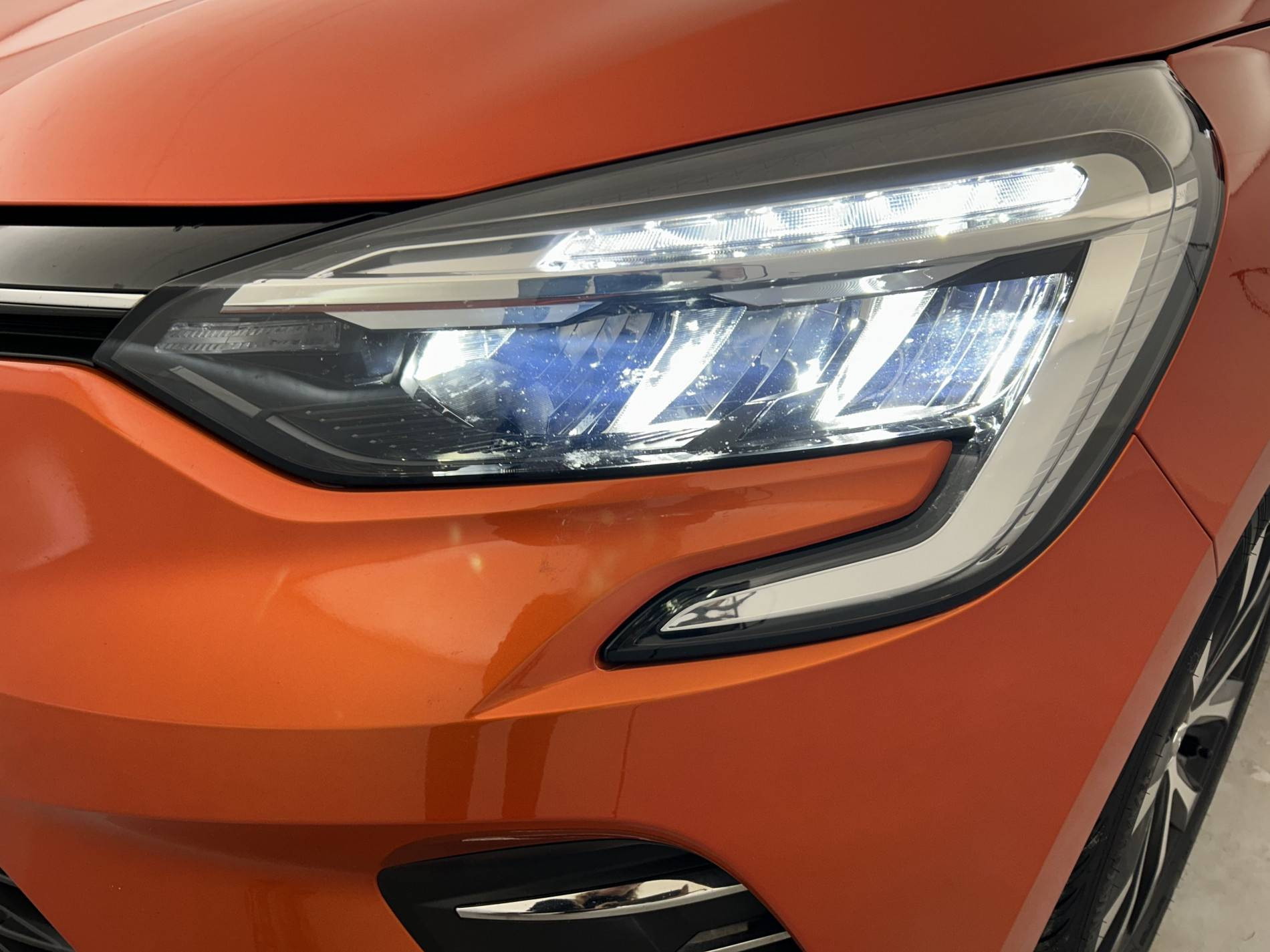 Vente en ligne Renault Clio 5 Clio E-Tech 140 au prix de 15 990 €