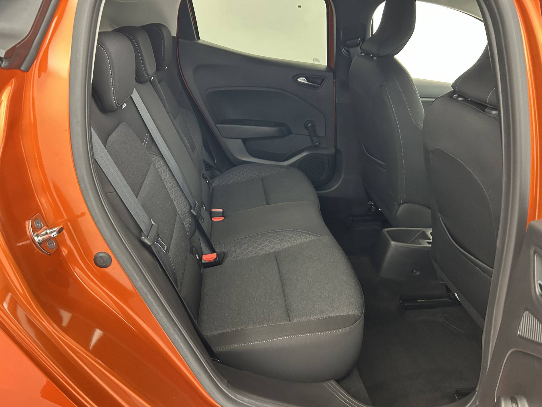 Vente en ligne Renault Clio 5 Clio E-Tech 140 au prix de 15 990 €