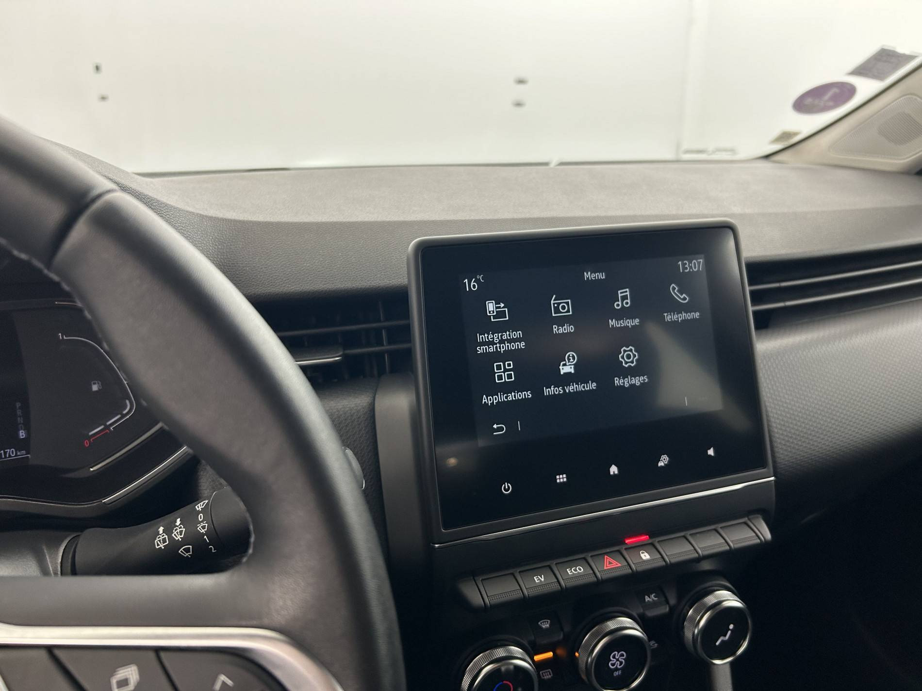 Vente en ligne Renault Clio 5 Clio E-Tech 140 au prix de 15 990 €